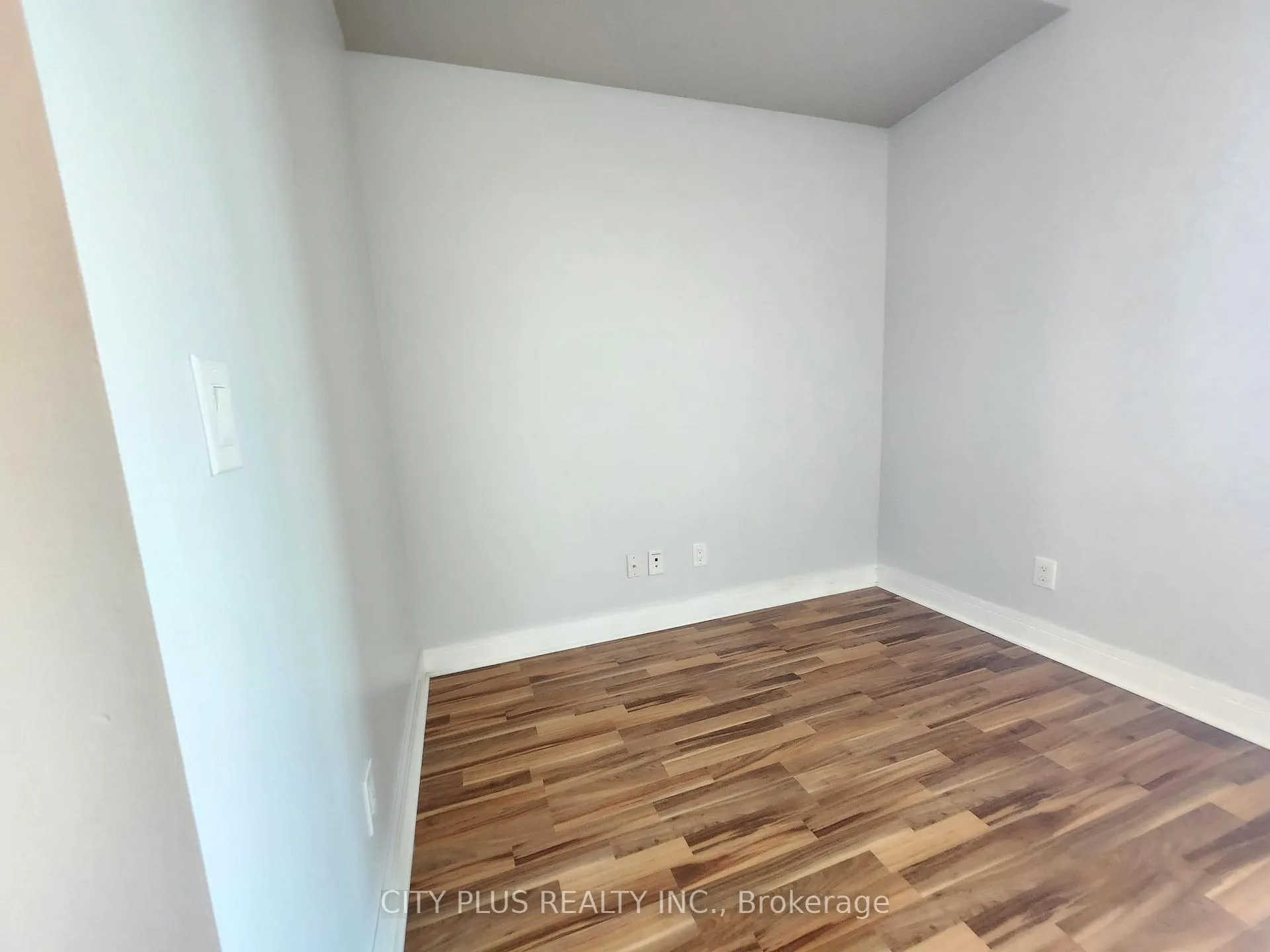 Photo 7 of Unit 513, 35 Brian Peck Crescent, Toronto, Thorncliffe Park — HOMEH