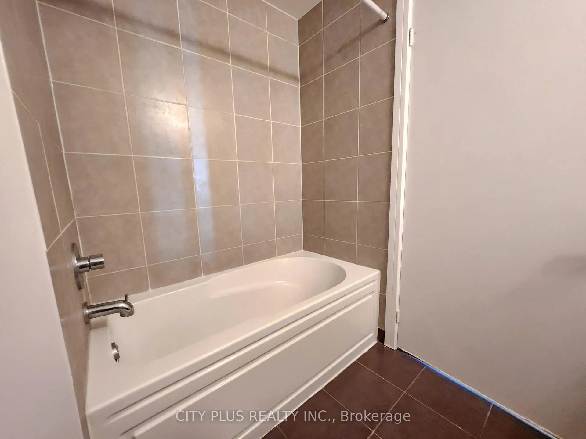 Photo 8 of Unit 513, 35 Brian Peck Crescent, Toronto, Thorncliffe Park — HOMEH