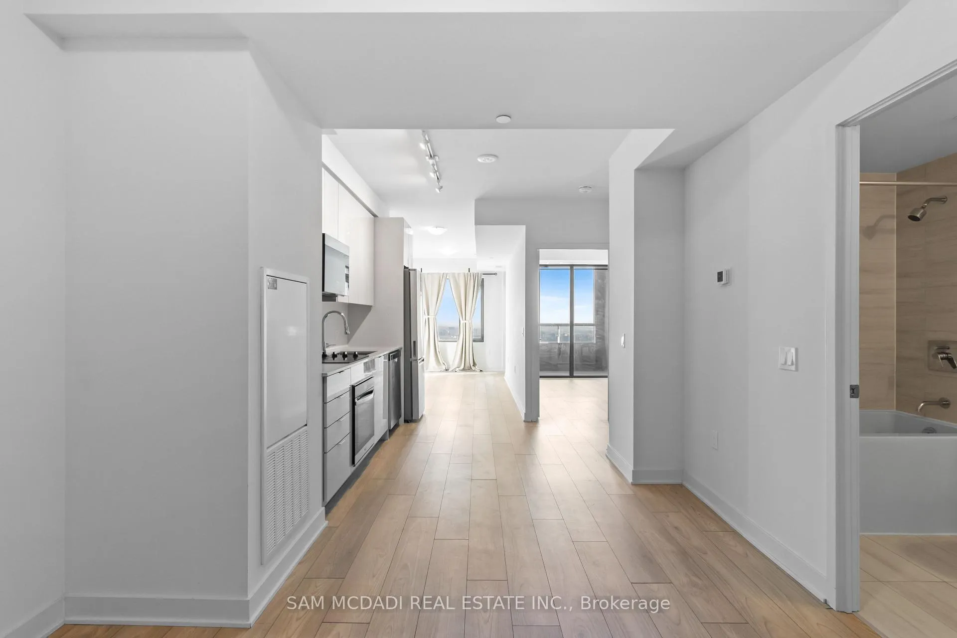 Photo 6 of Unit 3704, 2920 Highway 7, Vaughan, Concord — HOMEH