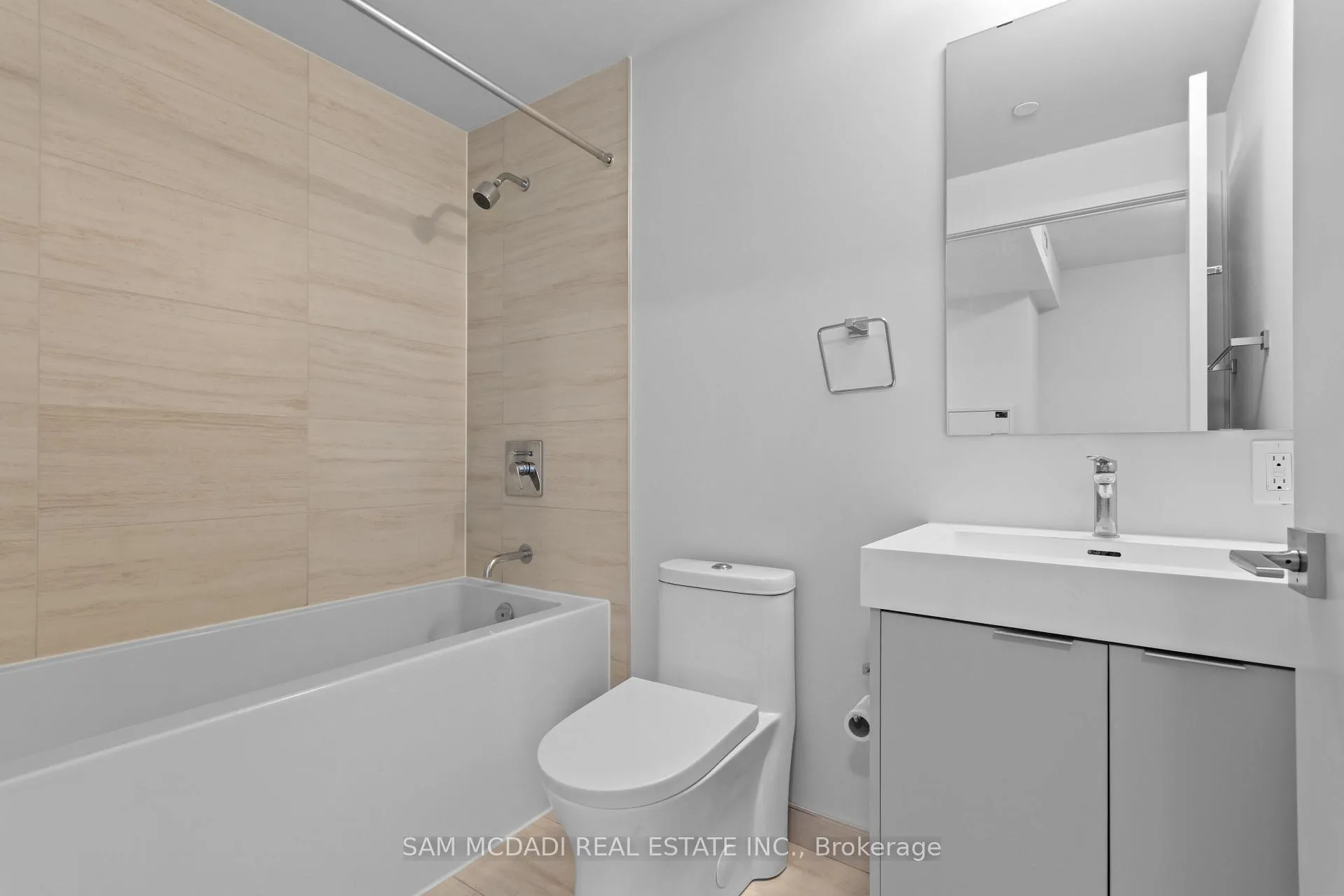Photo 8 of Unit 3704, 2920 Highway 7, Vaughan, Concord — HOMEH