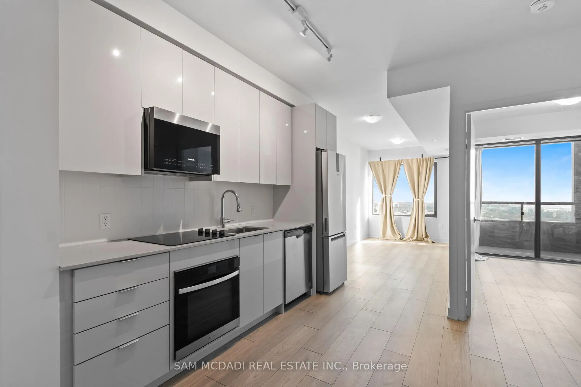 Photo 10 of Unit 3704, 2920 Highway 7, Vaughan, Concord — HOMEH