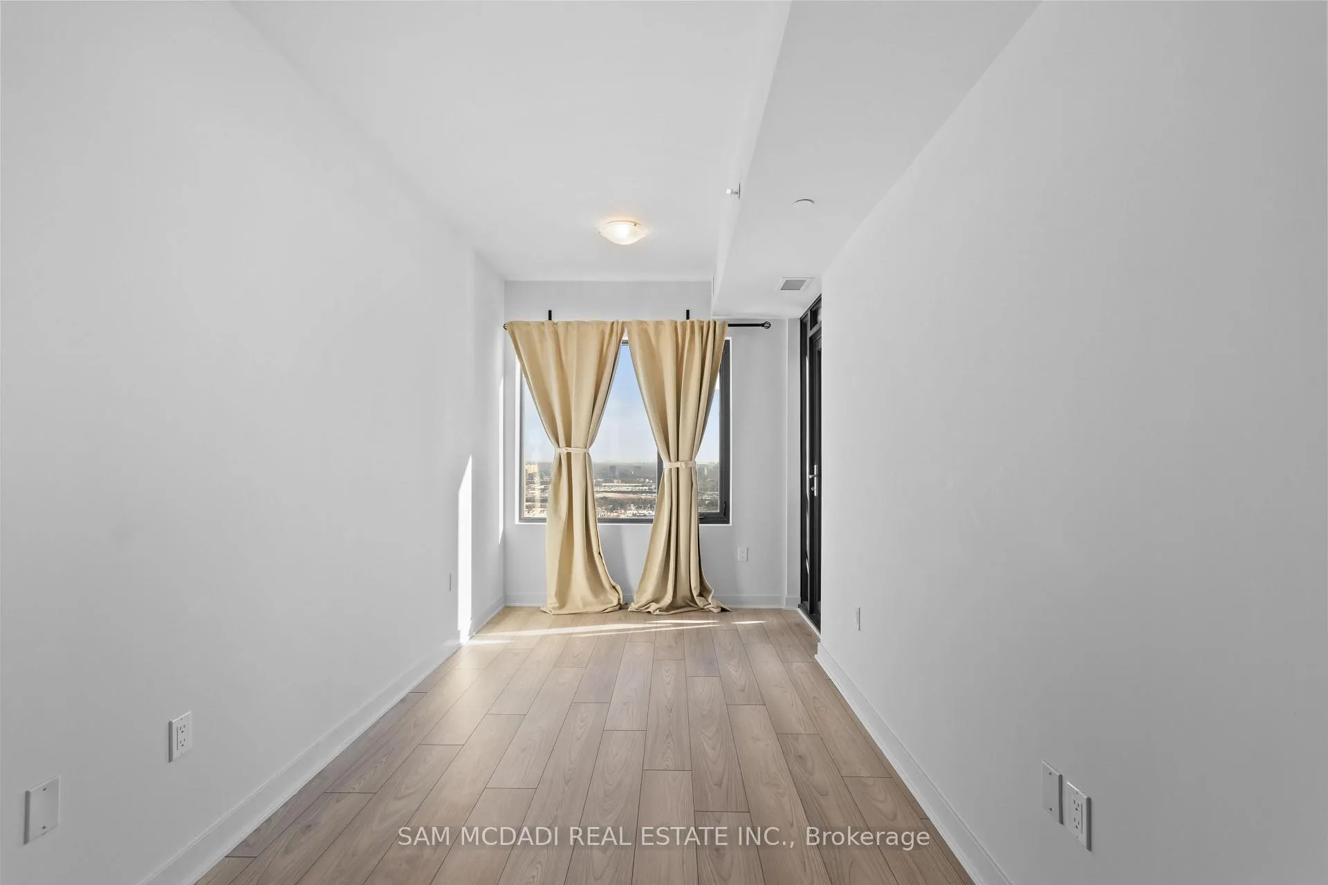 Photo 11 of Unit 3704, 2920 Highway 7, Vaughan, Concord — HOMEH