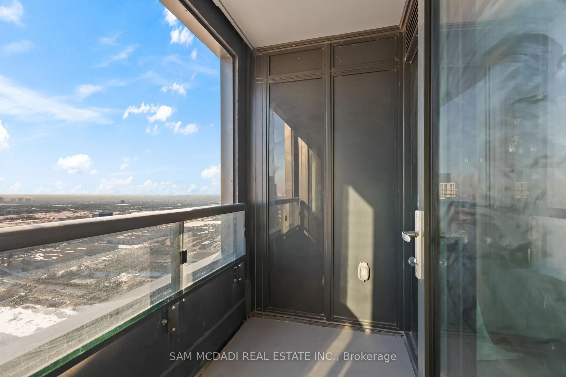 Photo 13 of Unit 3704, 2920 Highway 7, Vaughan, Concord — HOMEH