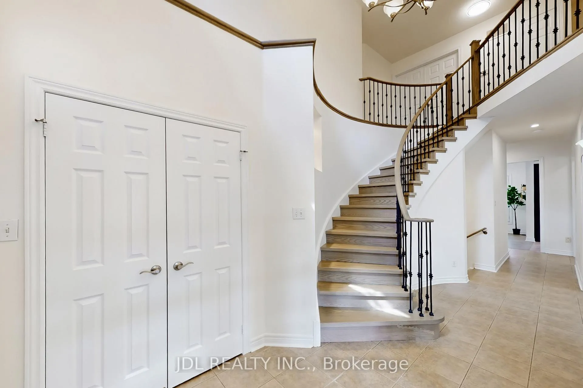 Photo 3 of 54 St Urbain Drive, Vaughan, Vellore Village — HOMEH