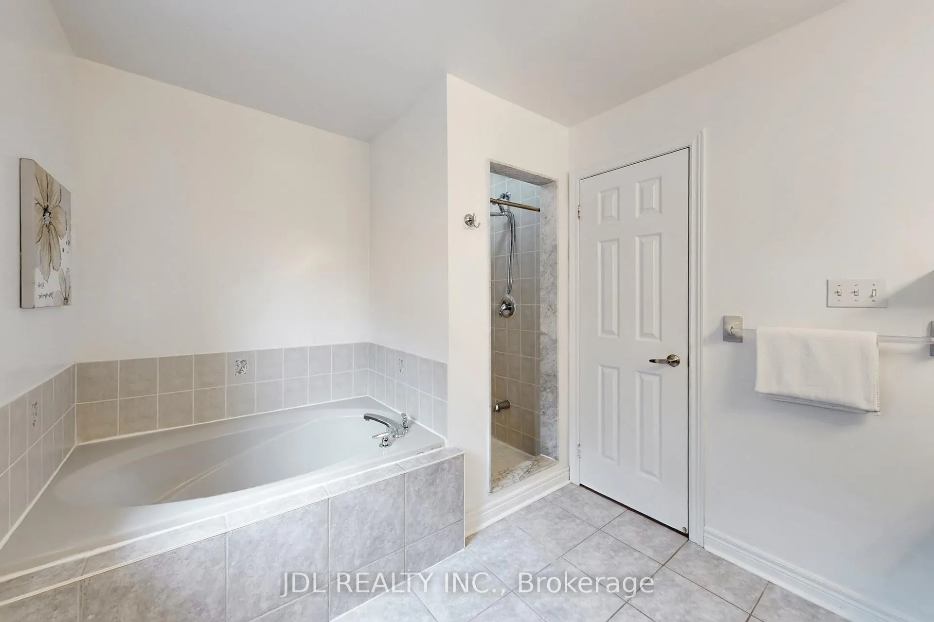 Photo 26 of 54 St Urbain Drive, Vaughan, Vellore Village — HOMEH