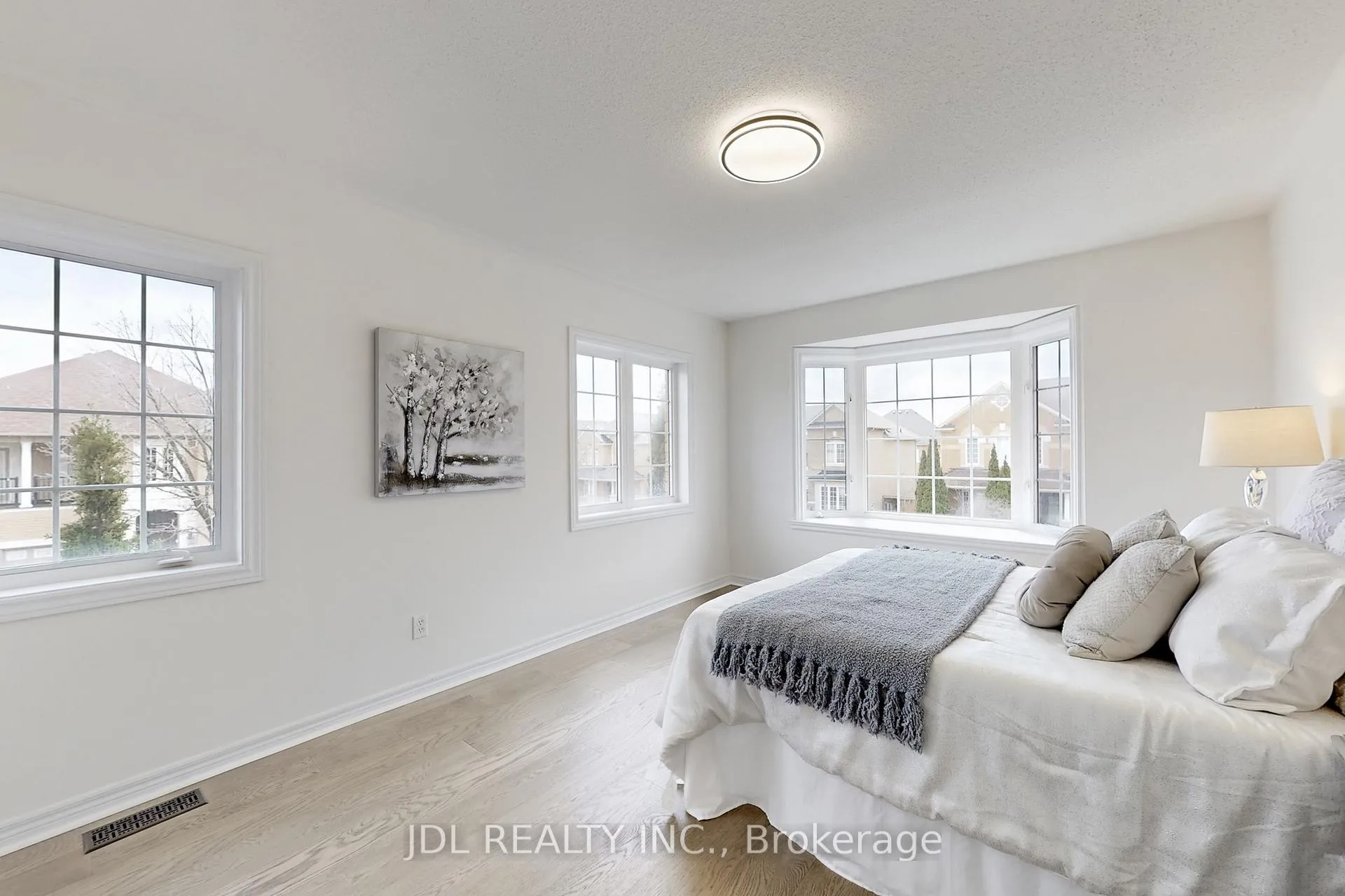 Photo 32 of 54 St Urbain Drive, Vaughan, Vellore Village — HOMEH