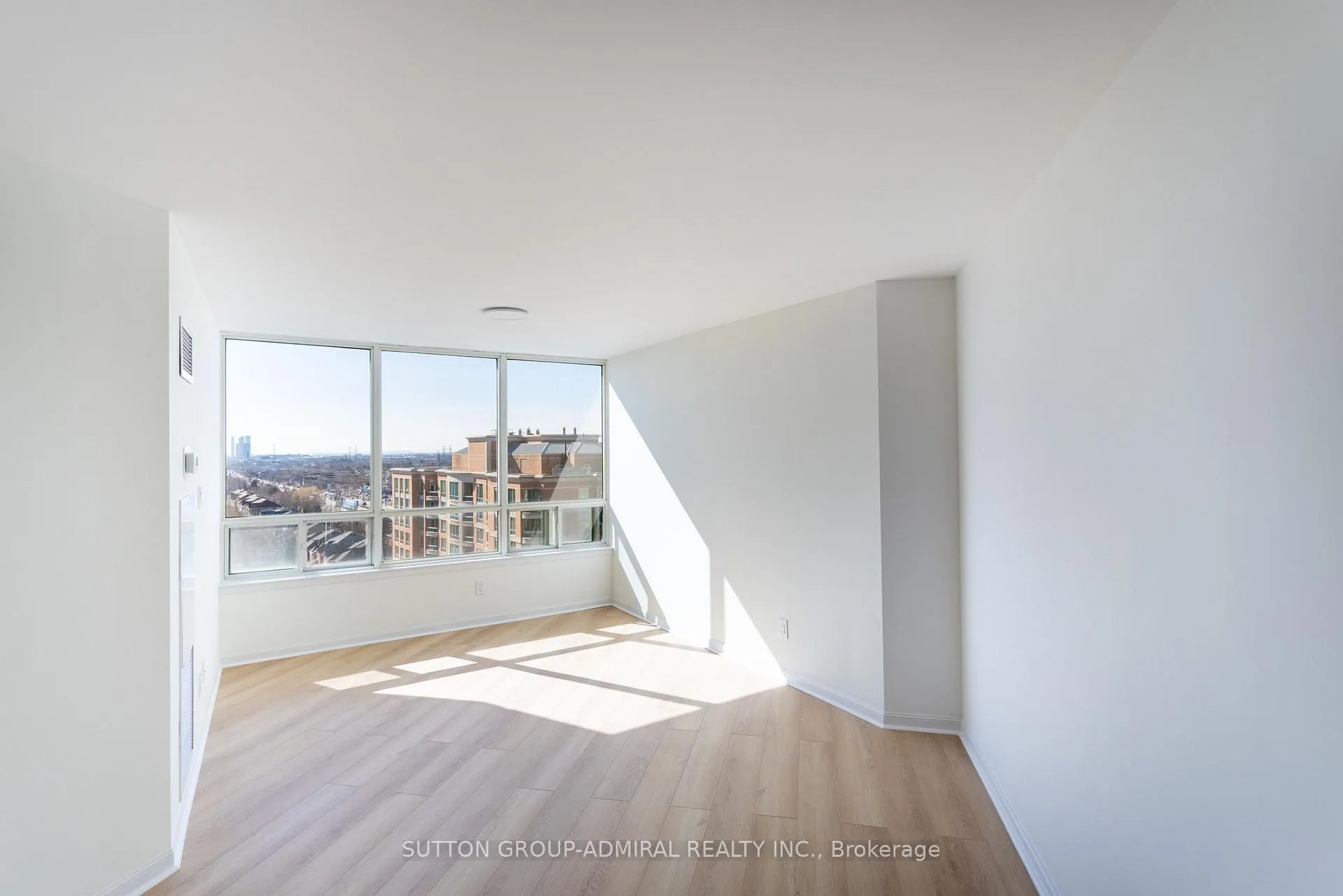 Photo 4 of Unit 1206, 120 Promenade Circle, Vaughan, Brownridge — HOMEH