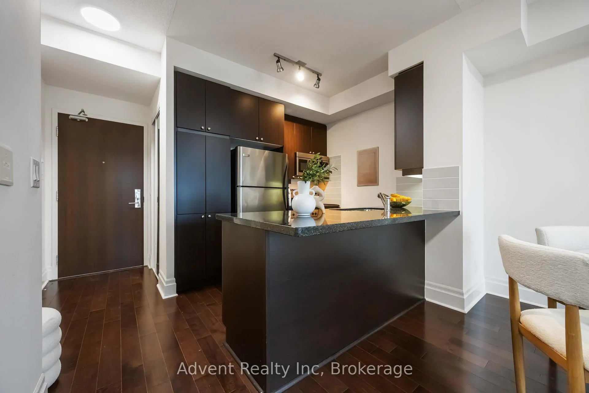 Photo 6 of Unit 604, 1 Upper Duke Crescent, Markham, Unionville — HOMEH