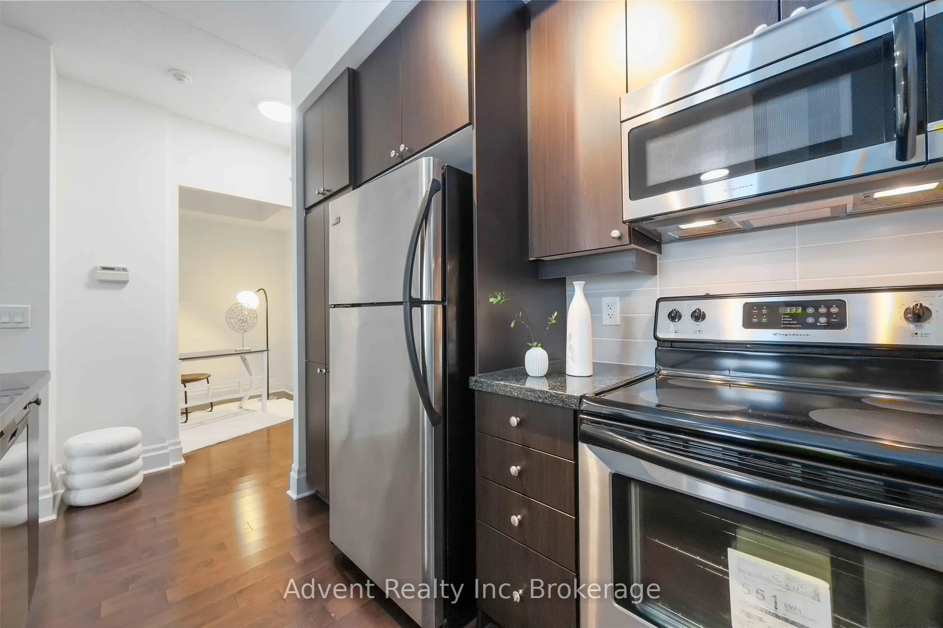 Photo 8 of Unit 604, 1 Upper Duke Crescent, Markham, Unionville — HOMEH