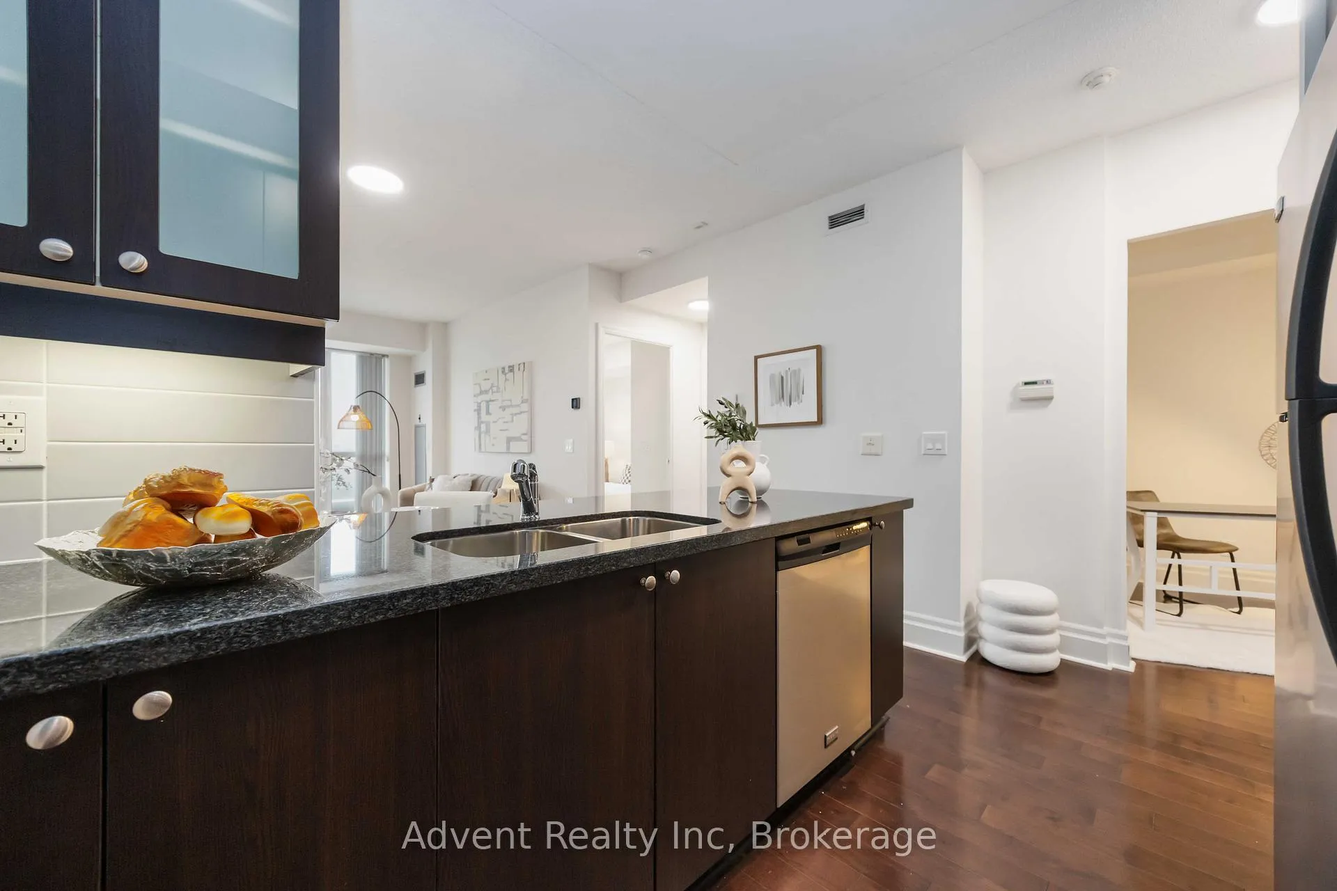 Photo 11 of Unit 604, 1 Upper Duke Crescent, Markham, Unionville — HOMEH
