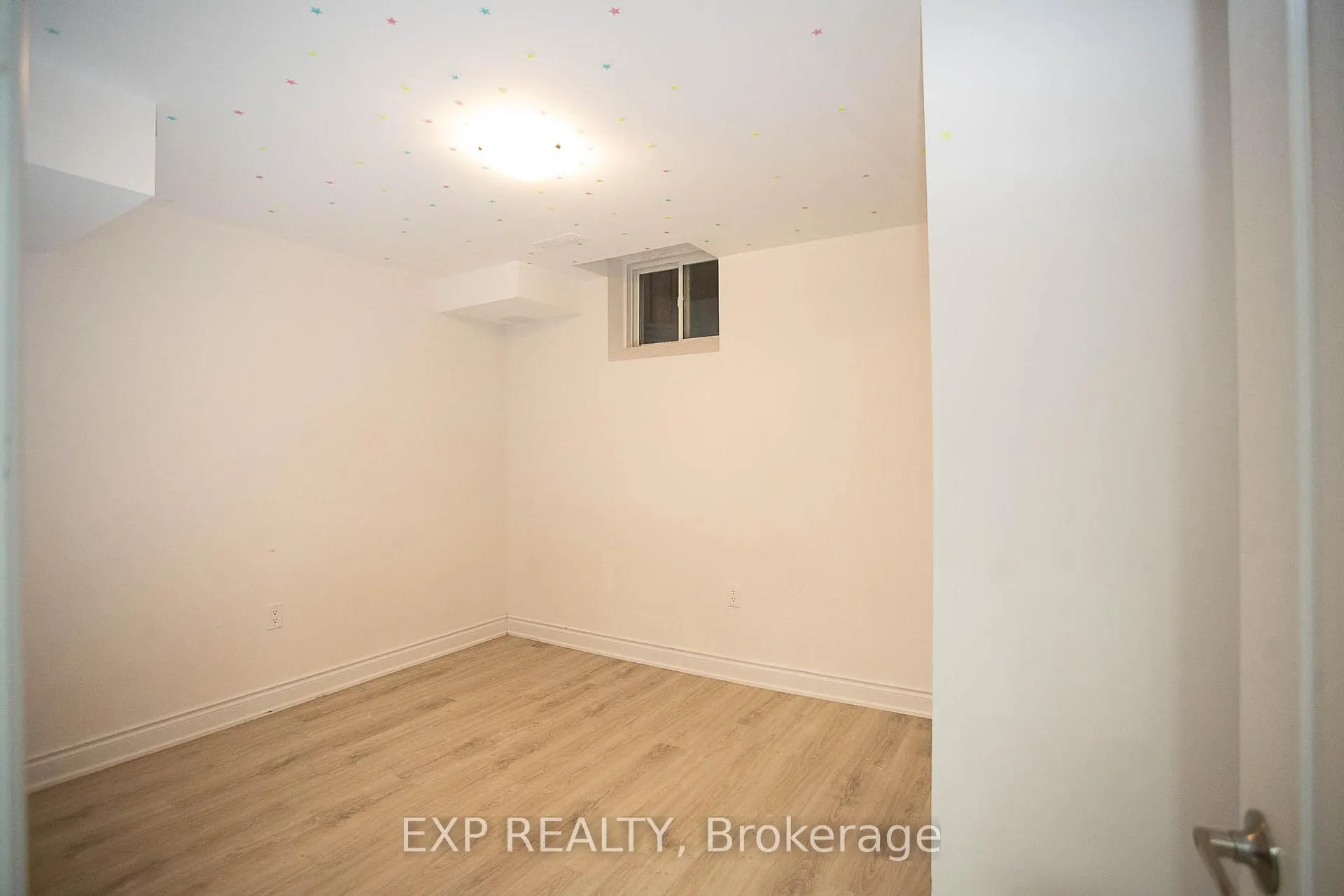 Photo 5 of Unit Bsmt, 26 Saunter Court, Brampton, Fletcher's Meadow — HOMEH