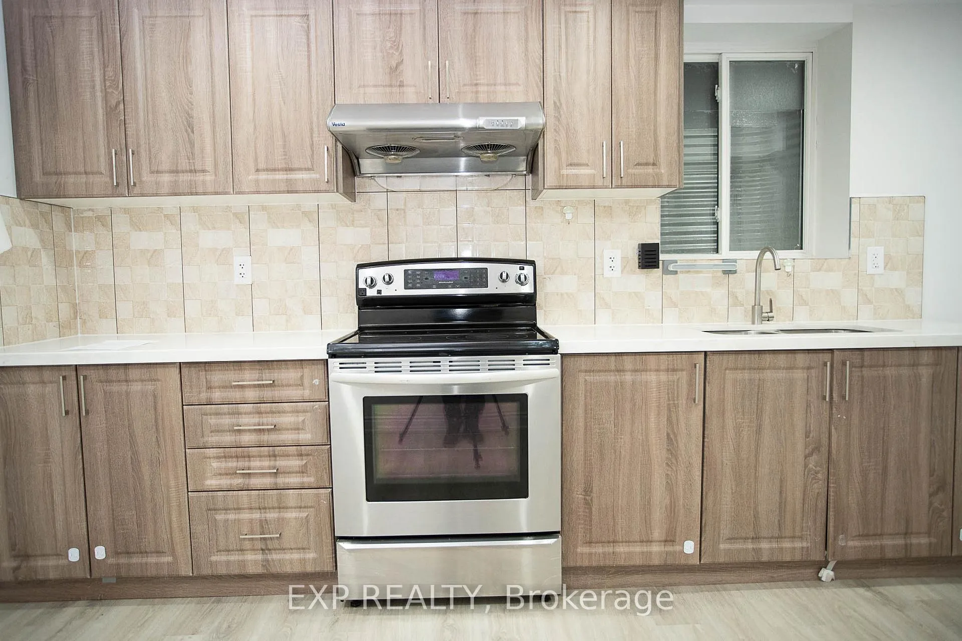 Photo 8 of Unit Bsmt, 26 Saunter Court, Brampton, Fletcher's Meadow — HOMEH