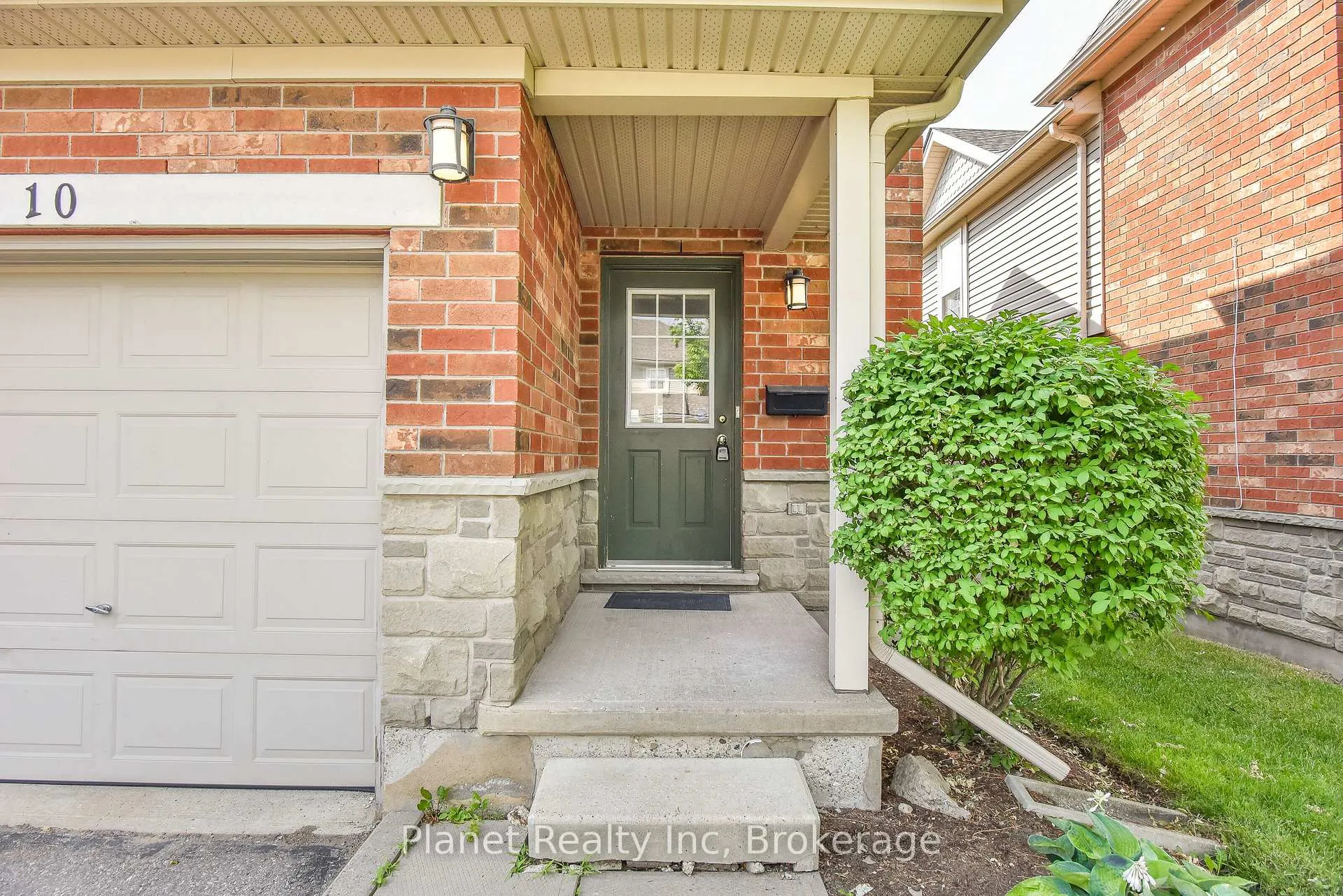 Photo 4 of Unit 10, 124 Gosling Gardens, Guelph, Clairfields/Hanlon Business Park — HOMEH