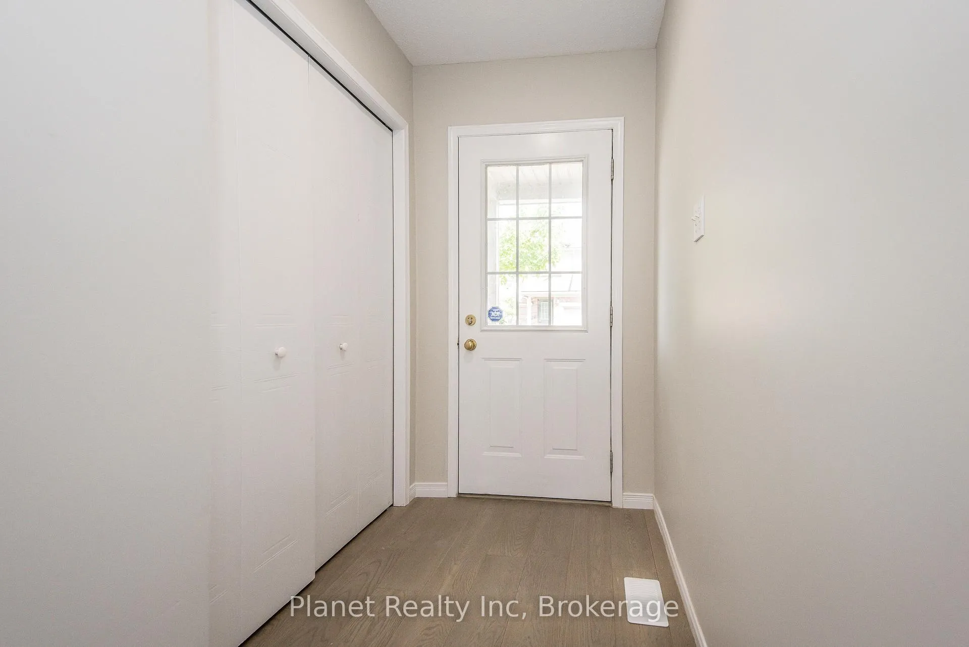 Photo 5 of Unit 10, 124 Gosling Gardens, Guelph, Clairfields/Hanlon Business Park — HOMEH