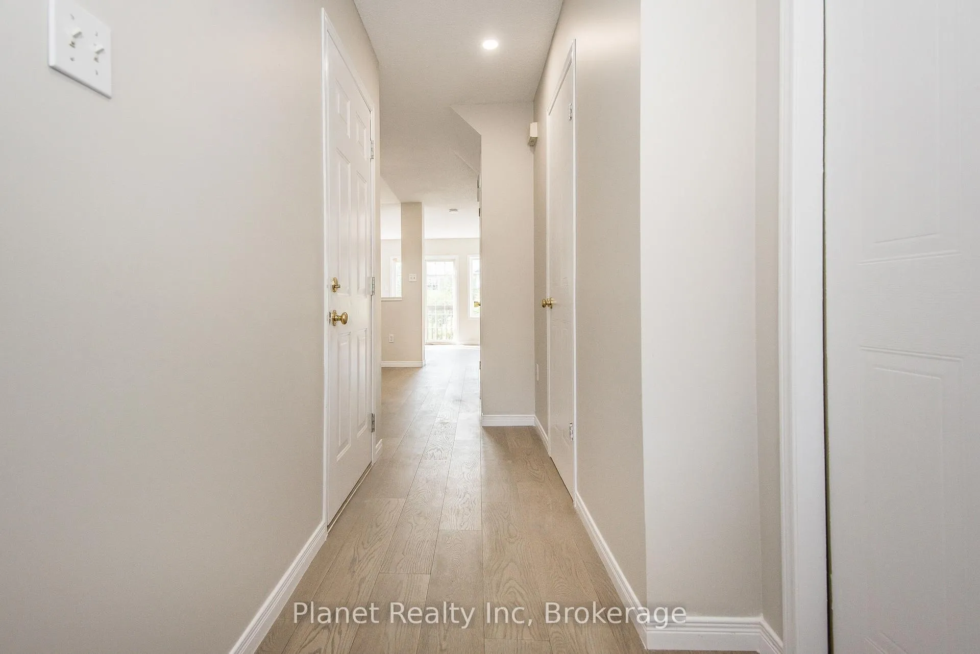 Photo 6 of Unit 10, 124 Gosling Gardens, Guelph, Clairfields/Hanlon Business Park — HOMEH