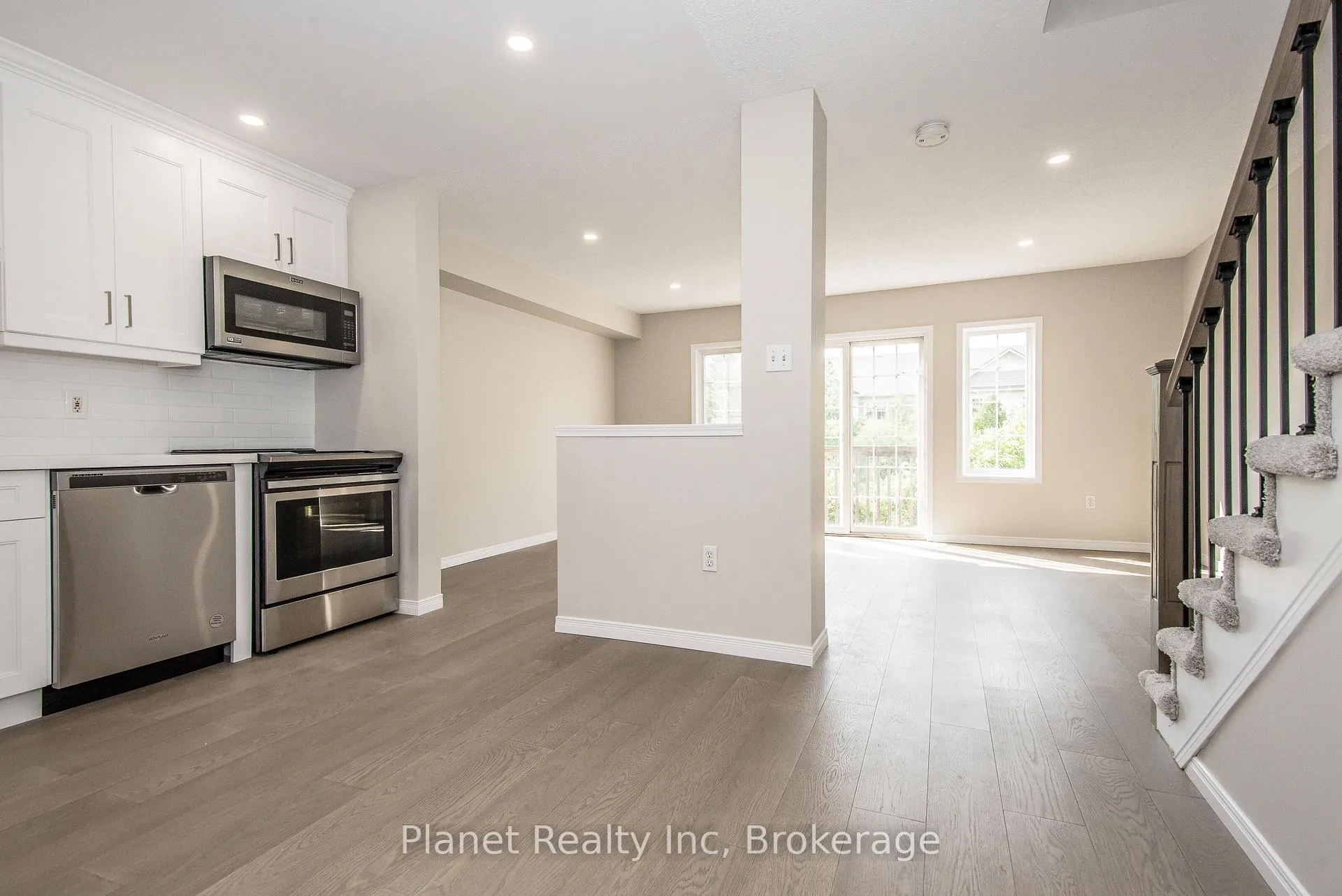 Photo 10 of Unit 10, 124 Gosling Gardens, Guelph, Clairfields/Hanlon Business Park — HOMEH