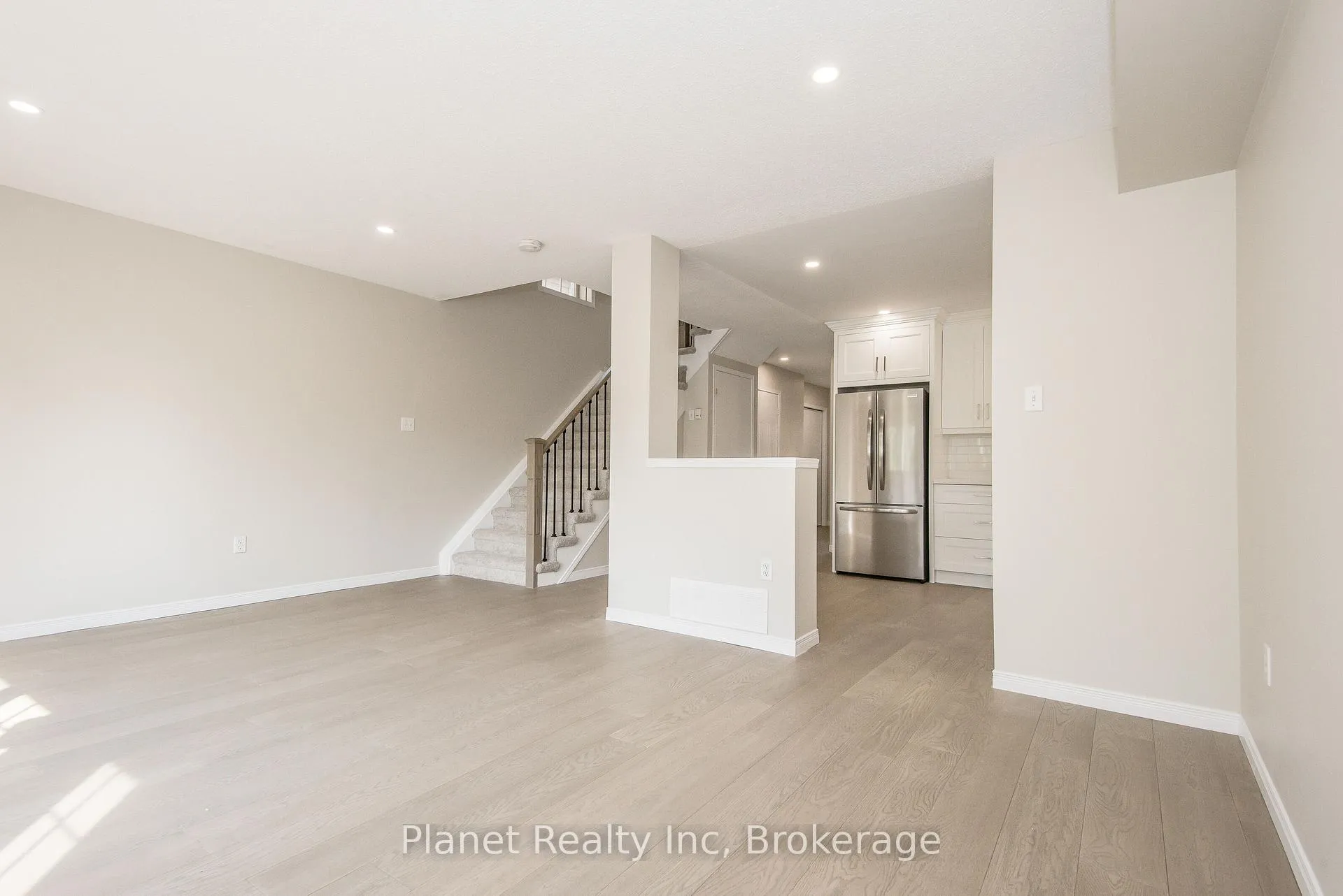 Photo 12 of Unit 10, 124 Gosling Gardens, Guelph, Clairfields/Hanlon Business Park — HOMEH