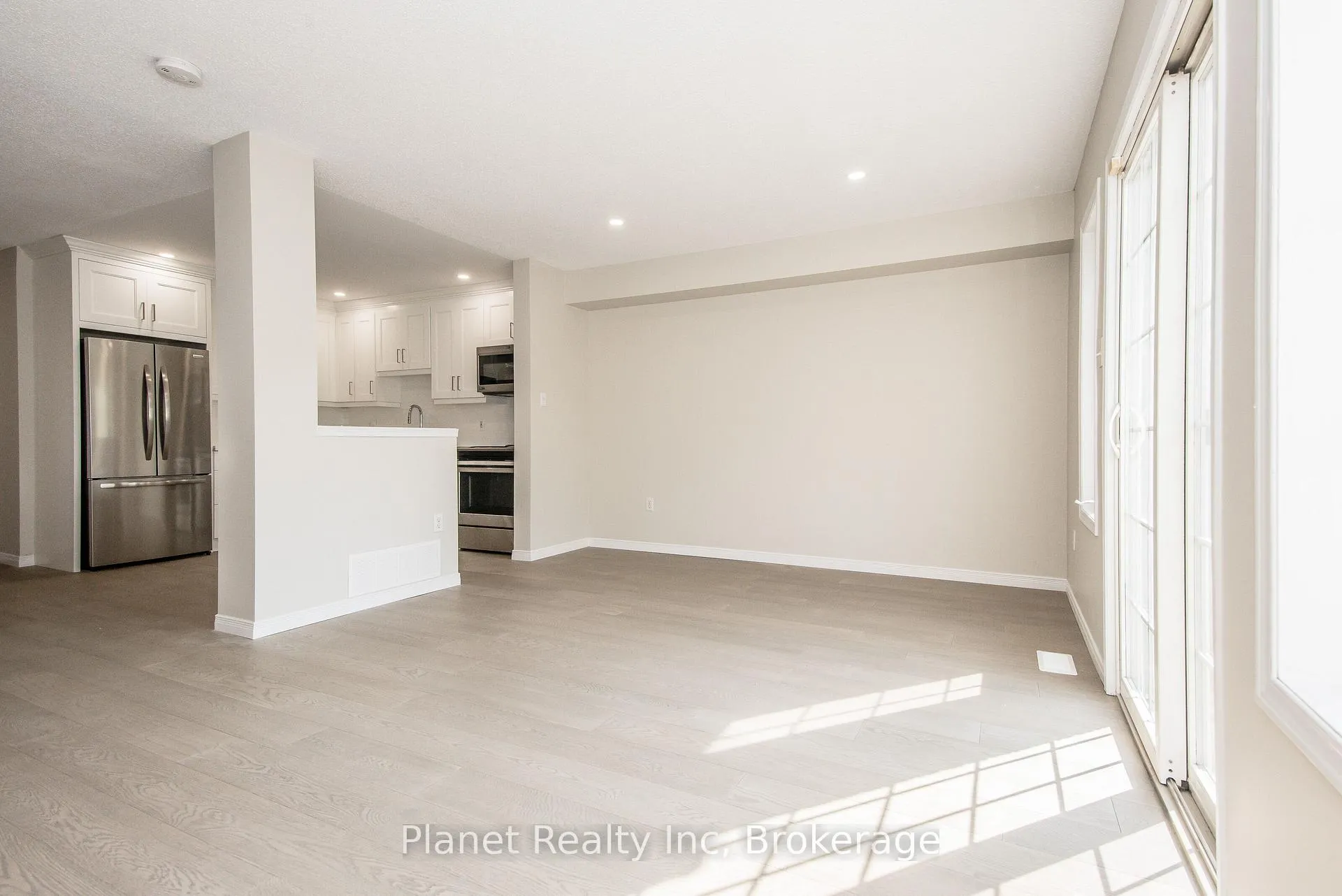 Photo 13 of Unit 10, 124 Gosling Gardens, Guelph, Clairfields/Hanlon Business Park — HOMEH