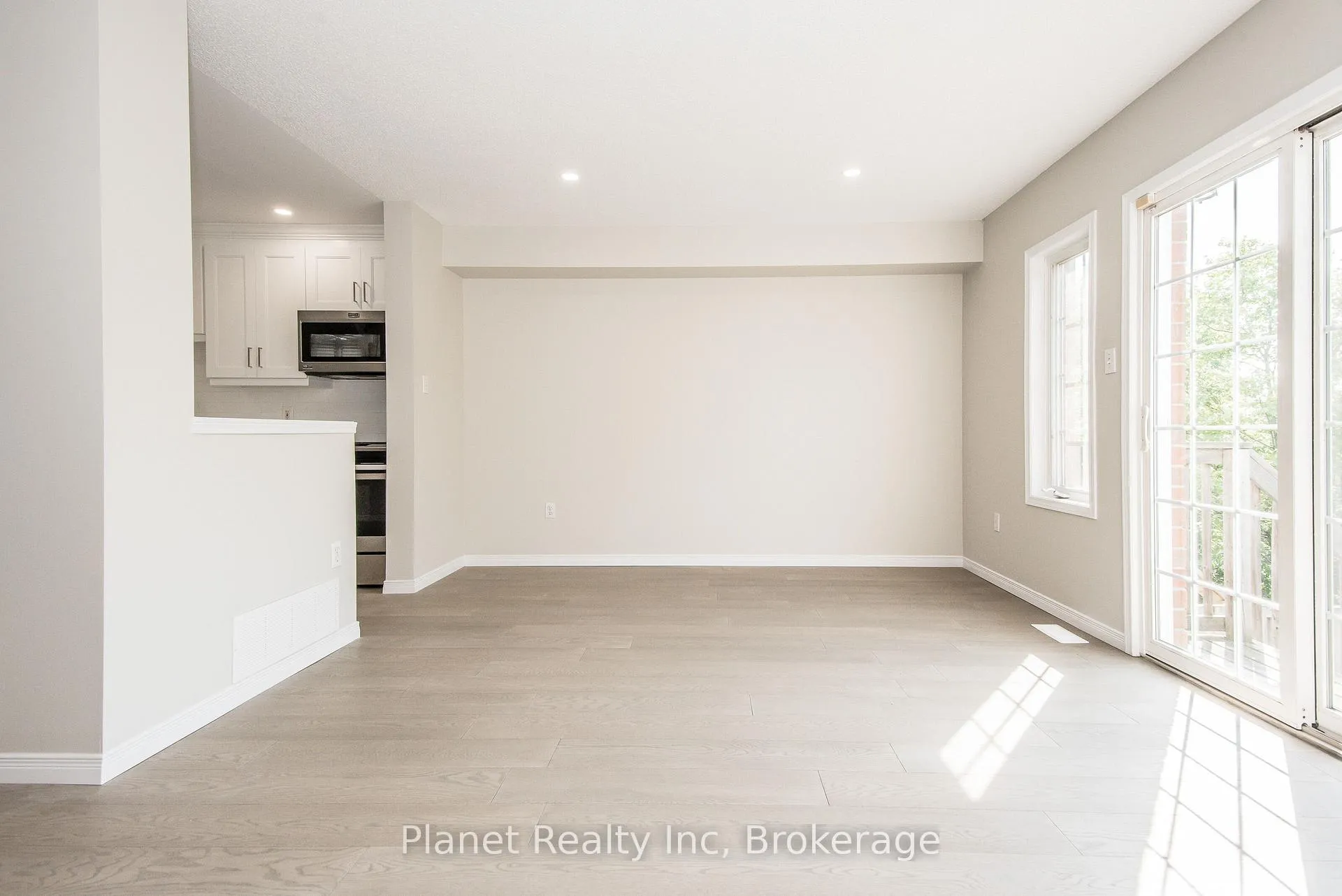 Photo 14 of Unit 10, 124 Gosling Gardens, Guelph, Clairfields/Hanlon Business Park — HOMEH
