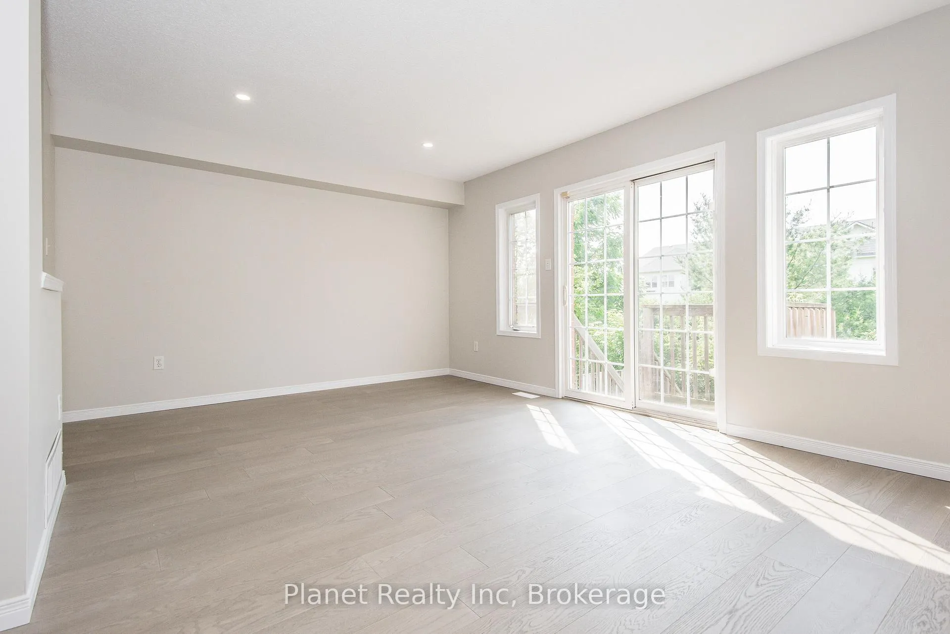 Photo 15 of Unit 10, 124 Gosling Gardens, Guelph, Clairfields/Hanlon Business Park — HOMEH