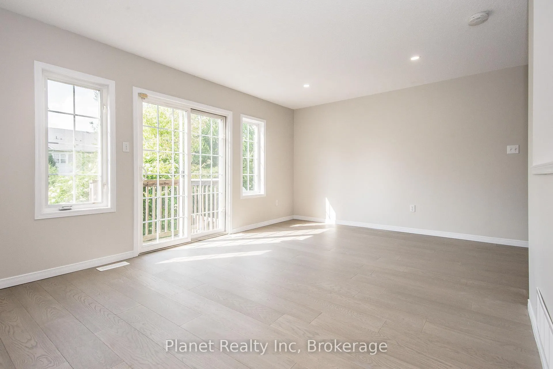 Photo 17 of Unit 10, 124 Gosling Gardens, Guelph, Clairfields/Hanlon Business Park — HOMEH