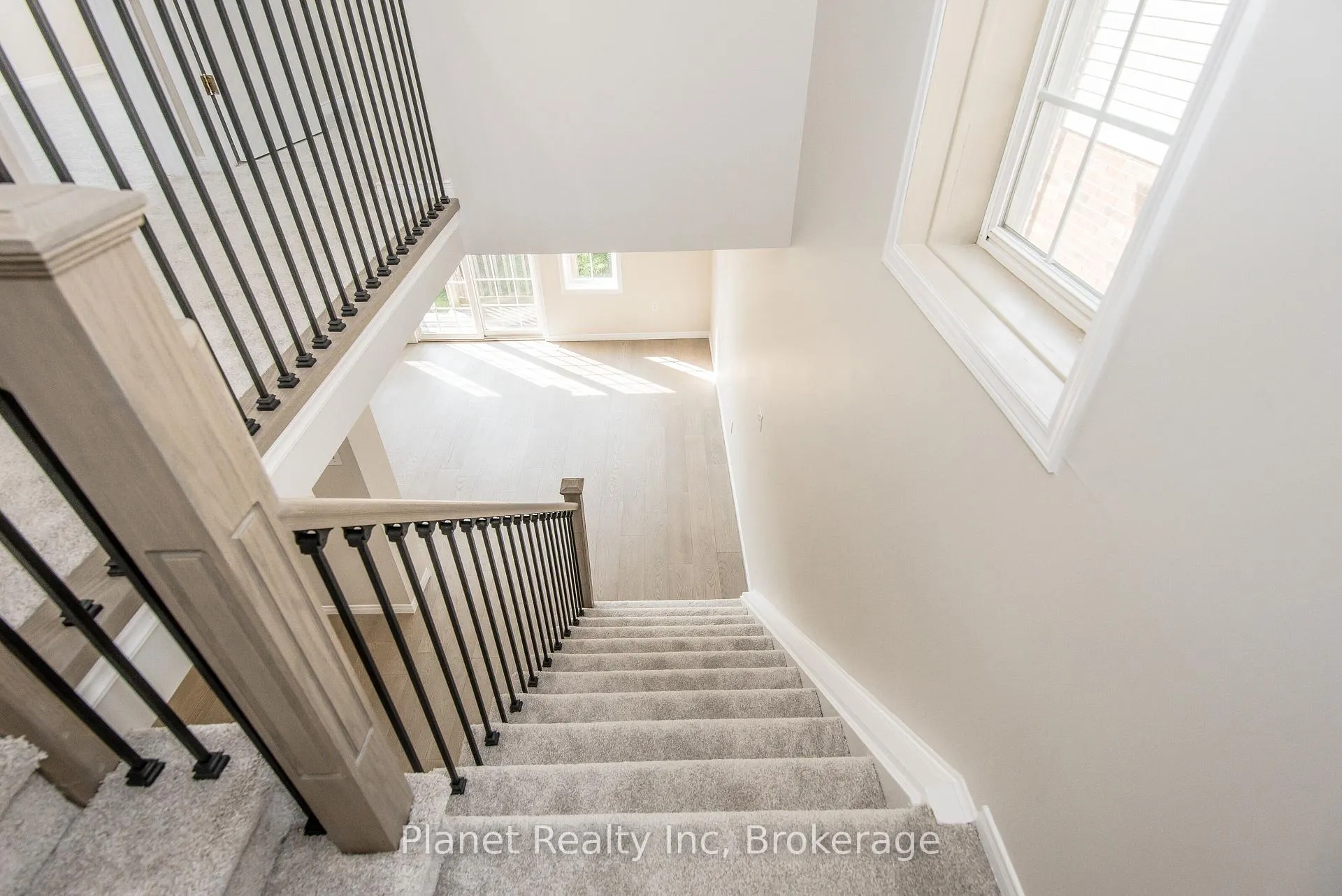 Photo 19 of Unit 10, 124 Gosling Gardens, Guelph, Clairfields/Hanlon Business Park — HOMEH