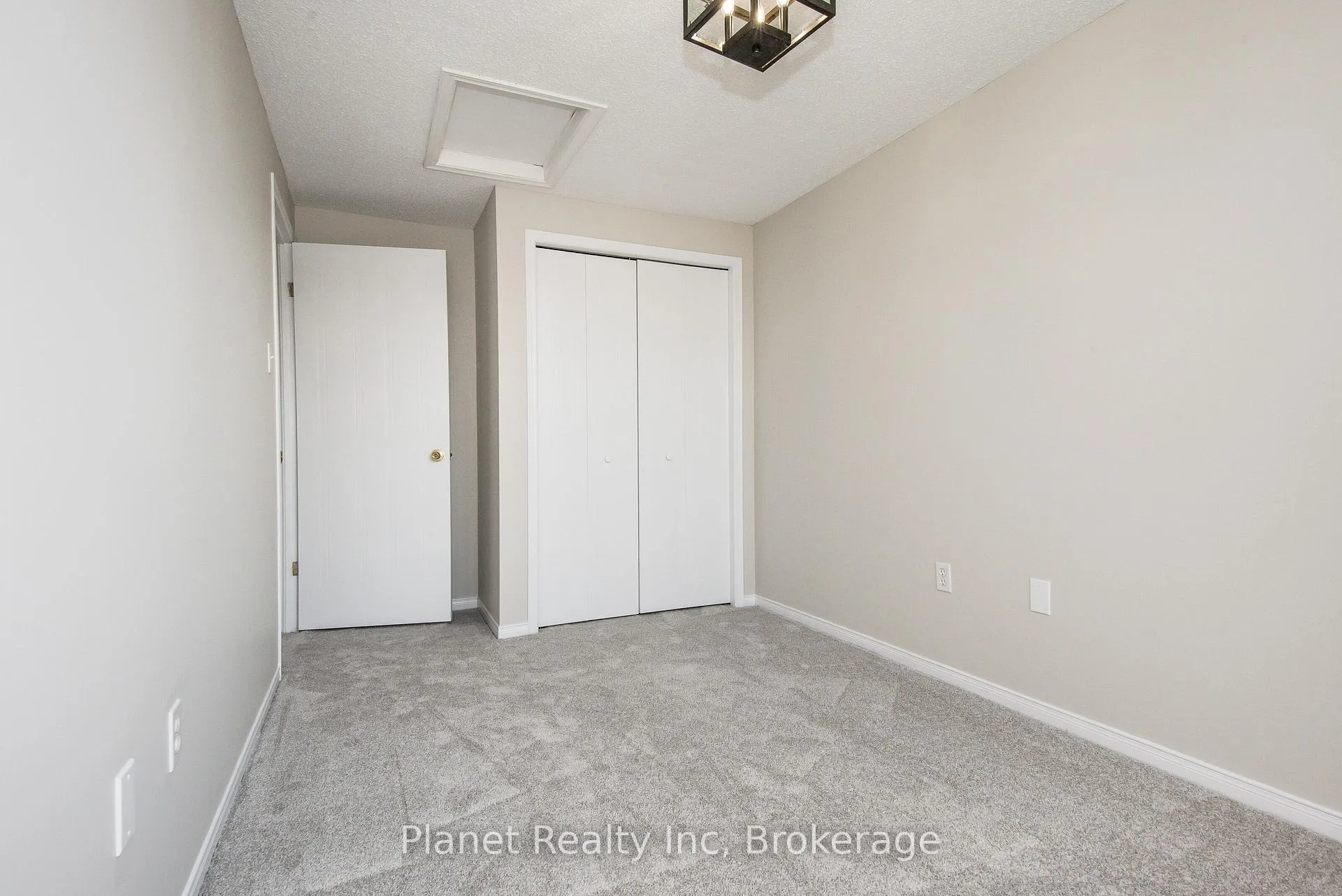 Photo 23 of Unit 10, 124 Gosling Gardens, Guelph, Clairfields/Hanlon Business Park — HOMEH