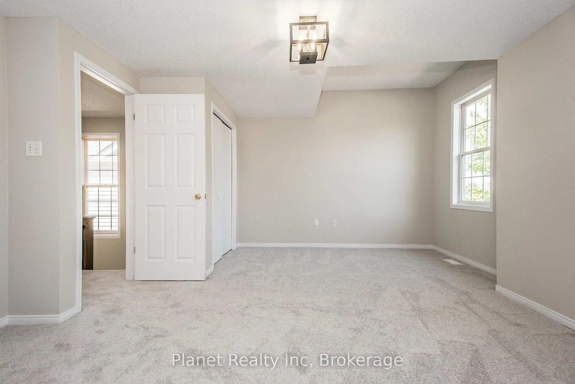 Photo 30 of Unit 10, 124 Gosling Gardens, Guelph, Clairfields/Hanlon Business Park — HOMEH