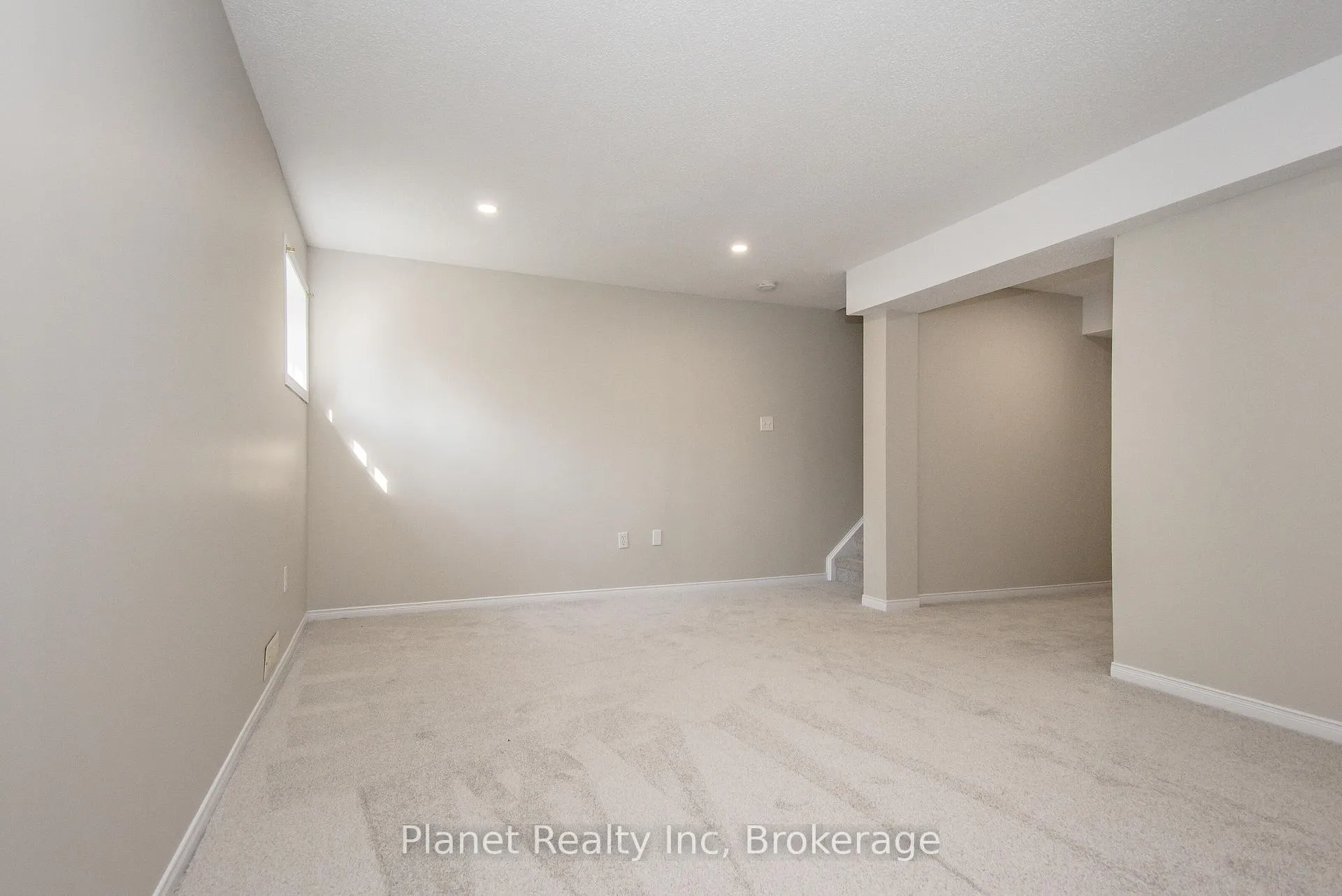Photo 32 of Unit 10, 124 Gosling Gardens, Guelph, Clairfields/Hanlon Business Park — HOMEH