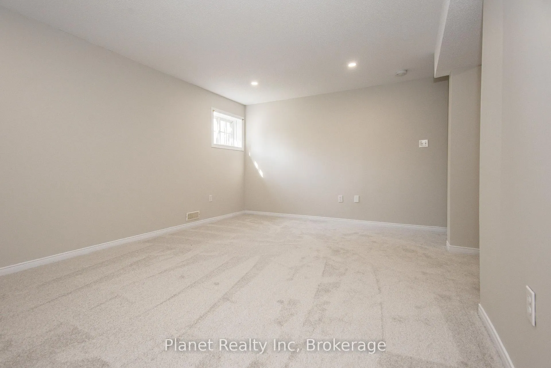 Photo 33 of Unit 10, 124 Gosling Gardens, Guelph, Clairfields/Hanlon Business Park — HOMEH