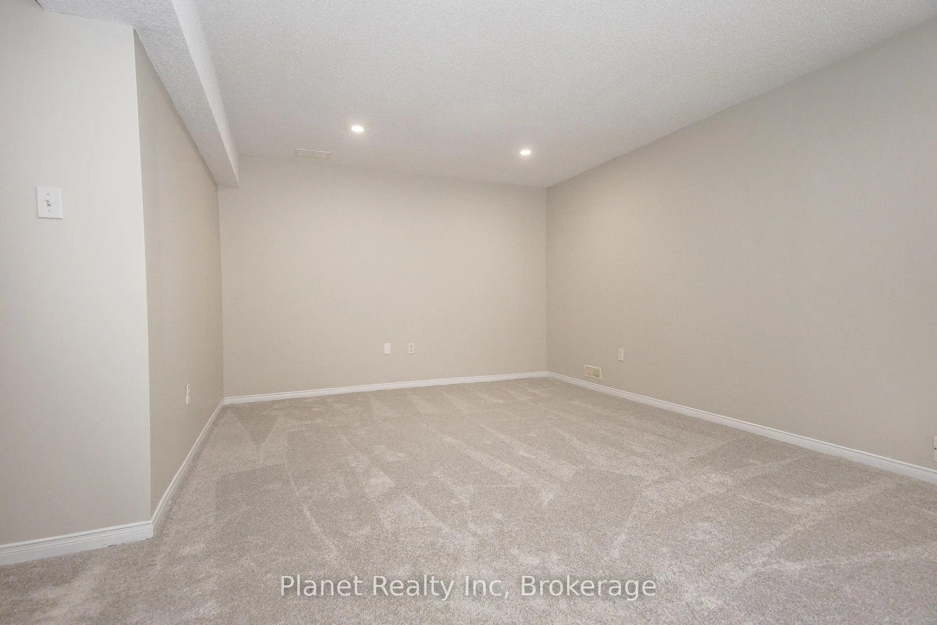 Photo 34 of Unit 10, 124 Gosling Gardens, Guelph, Clairfields/Hanlon Business Park — HOMEH