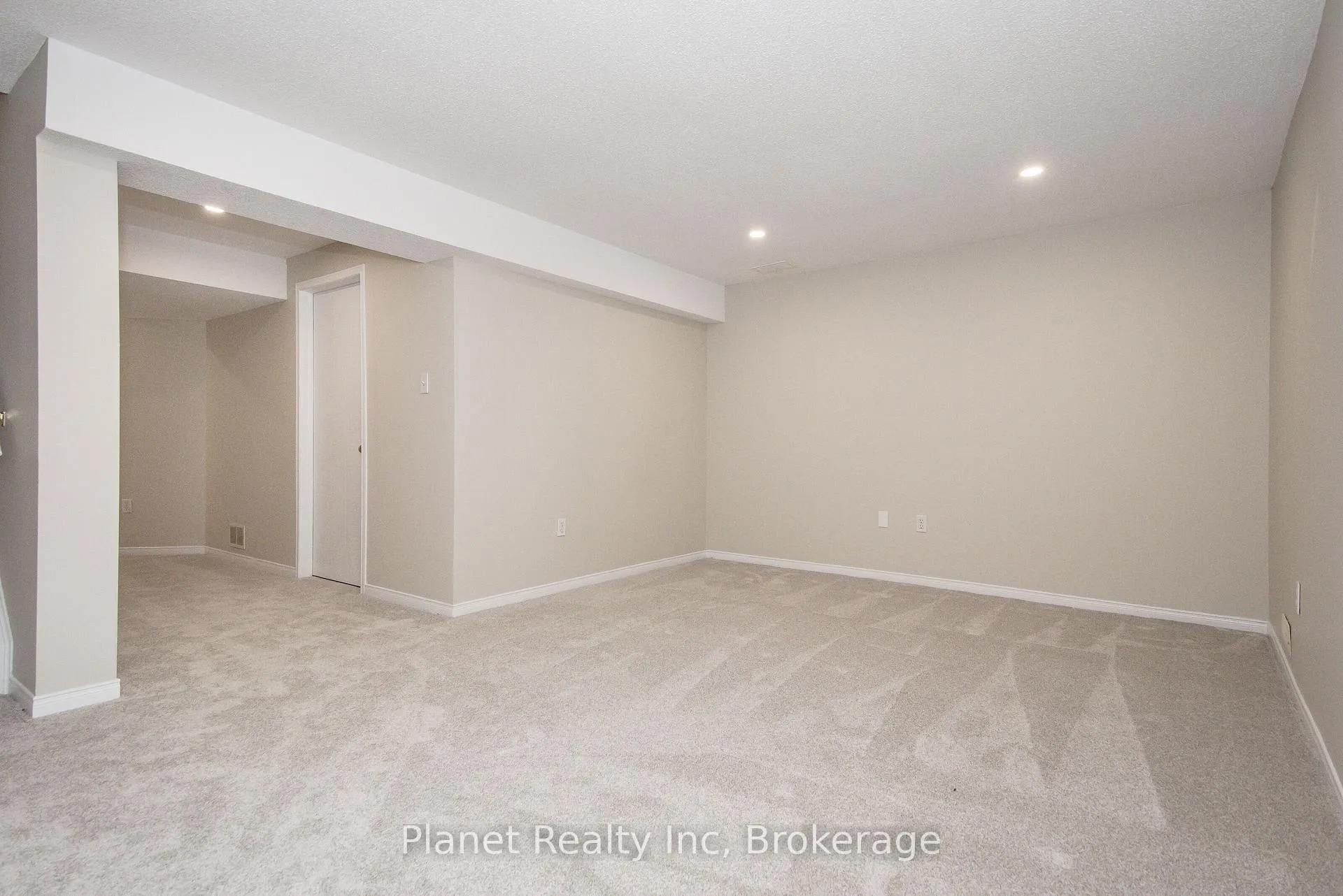 Photo 35 of Unit 10, 124 Gosling Gardens, Guelph, Clairfields/Hanlon Business Park — HOMEH