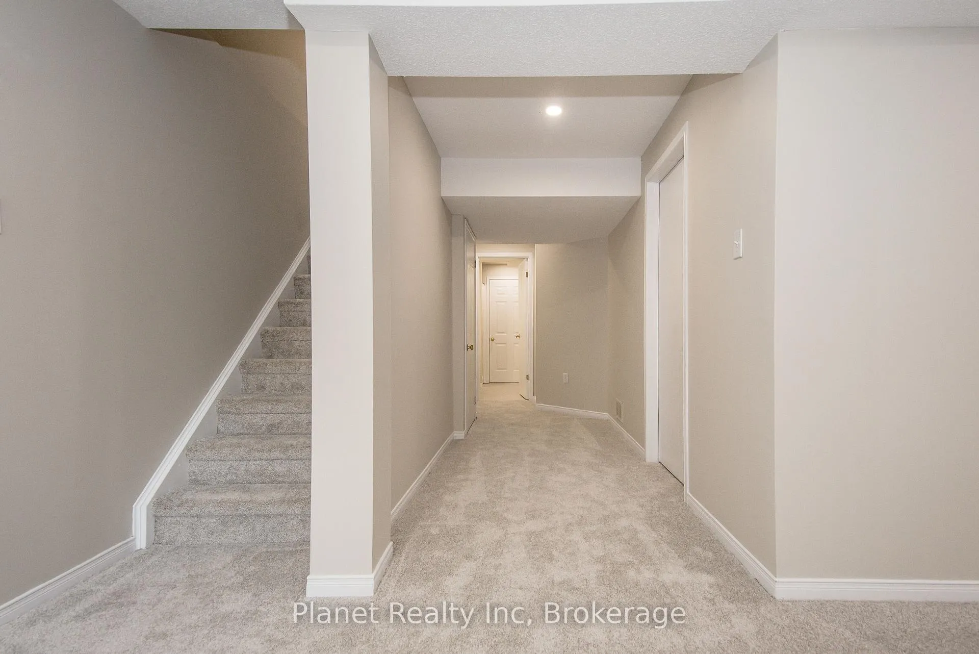 Photo 36 of Unit 10, 124 Gosling Gardens, Guelph, Clairfields/Hanlon Business Park — HOMEH