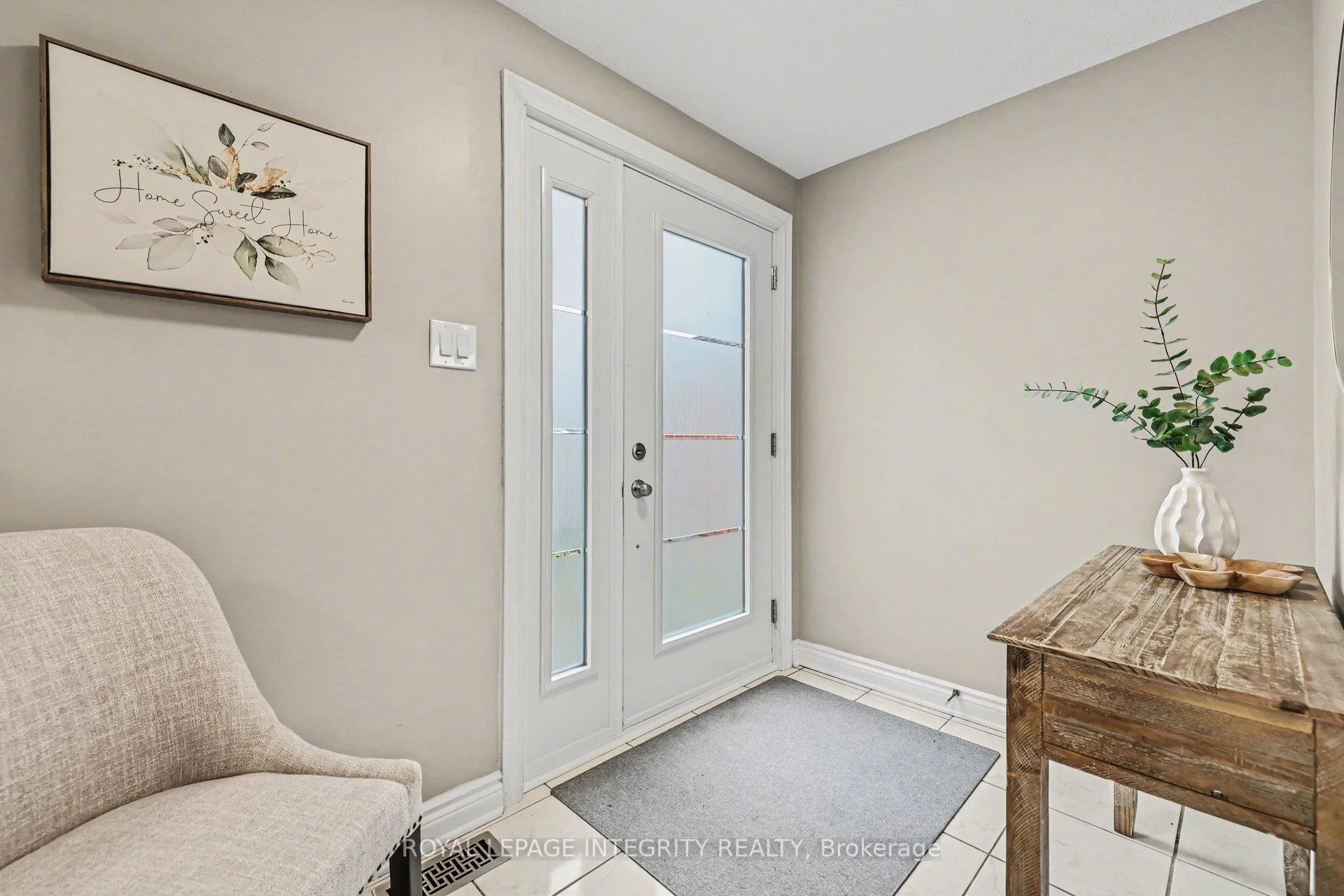 Photo 2 of 15 Raftus Square, Ottawa, Barrhaven - Pheasant Run — HOMEH