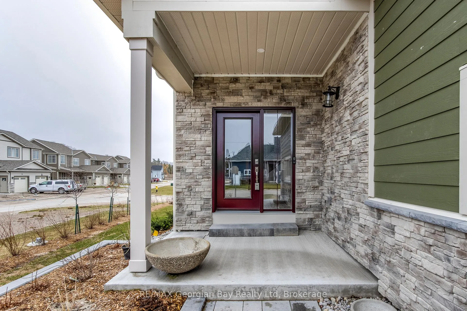 Photo 4 of 2 Magazine Street, Penetanguishene — HOMEH