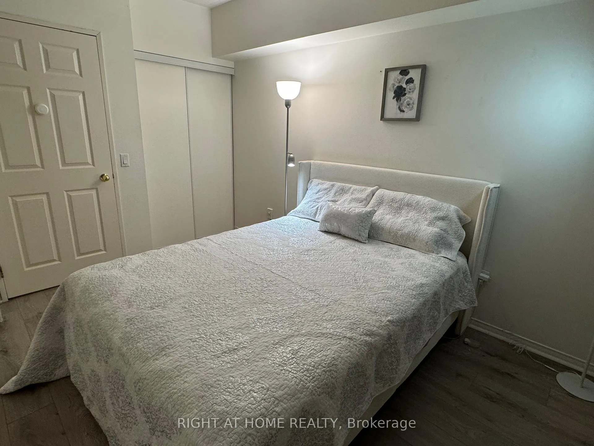 Photo 5 of Unit 212, 7378 Yonge Street, Vaughan, Crestwood-Springfarm-Yorkhill — HOMEH