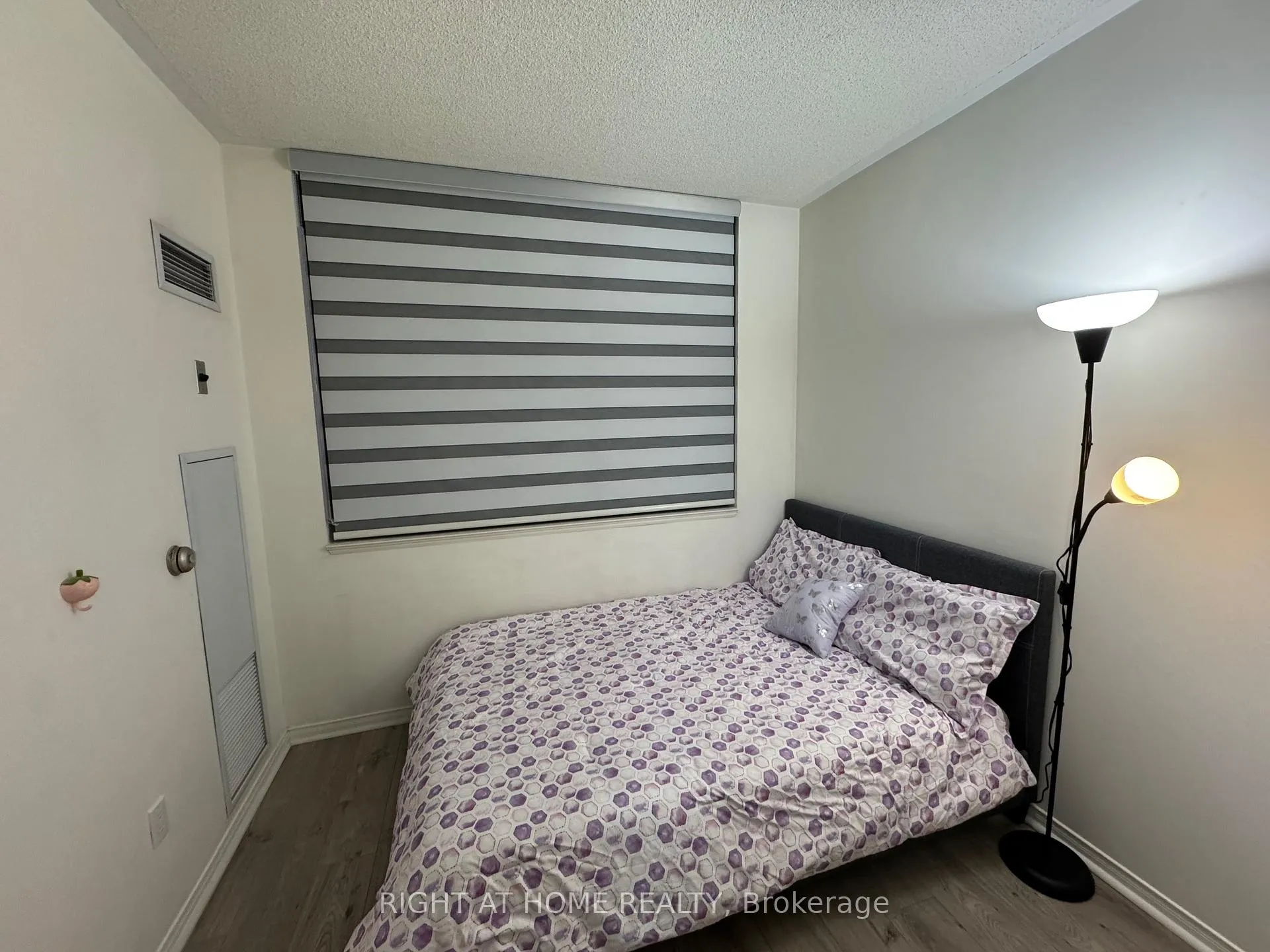 Photo 6 of Unit 212, 7378 Yonge Street, Vaughan, Crestwood-Springfarm-Yorkhill — HOMEH