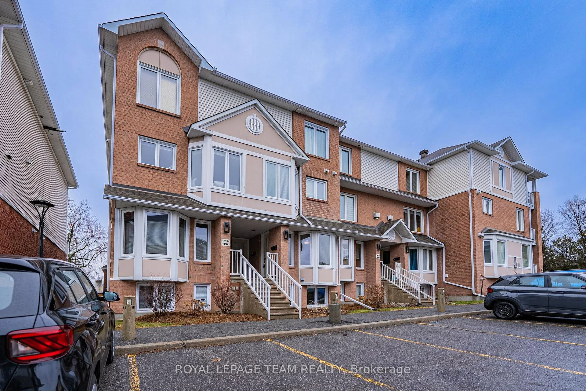 Photo 2 of 1615 Locksley Lane, Ottawa, Beaconwood — HOMEH