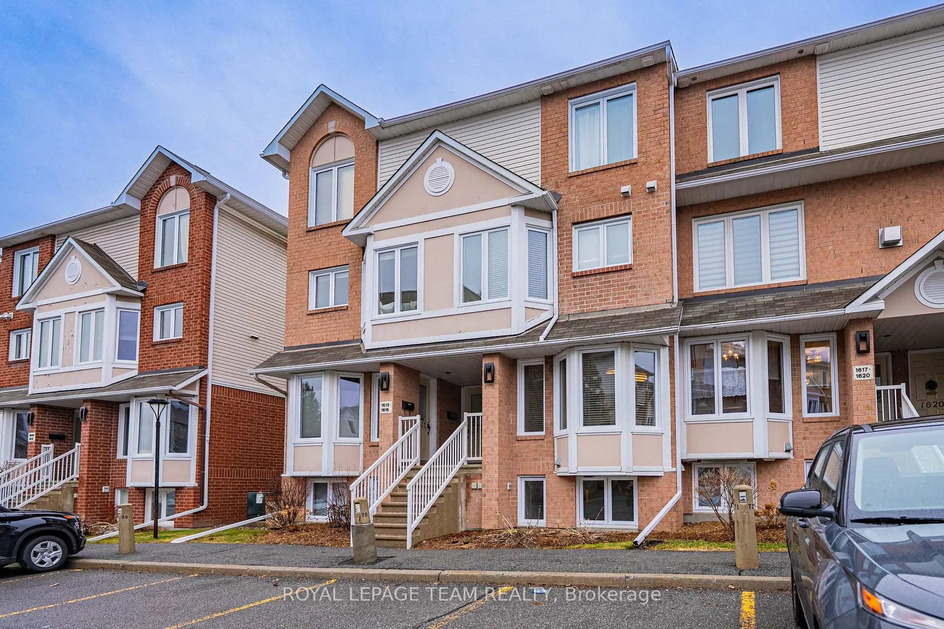 Photo 3 of 1615 Locksley Lane, Ottawa, Beaconwood — HOMEH