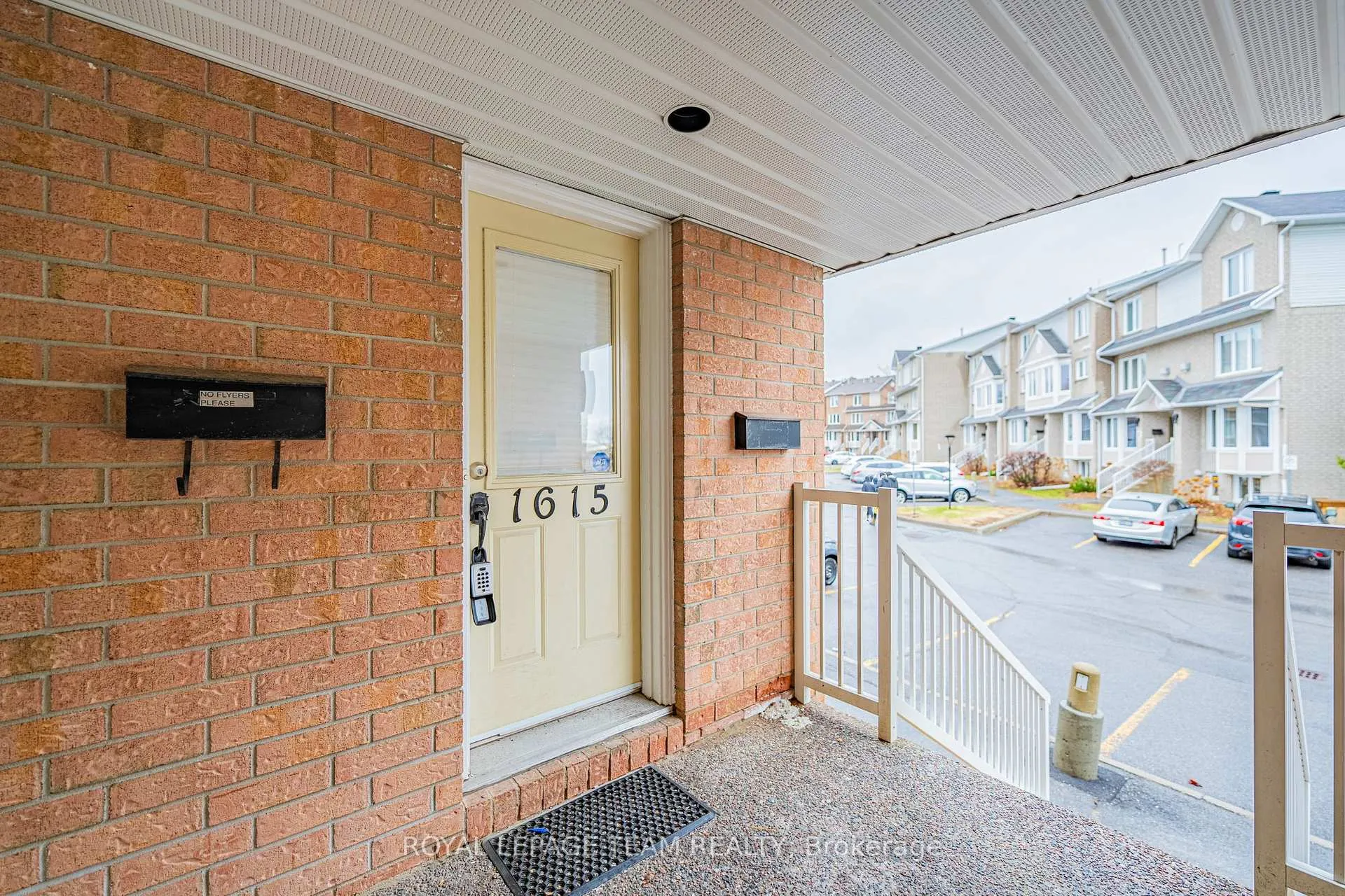 Photo 8 of 1615 Locksley Lane, Ottawa, Beaconwood — HOMEH
