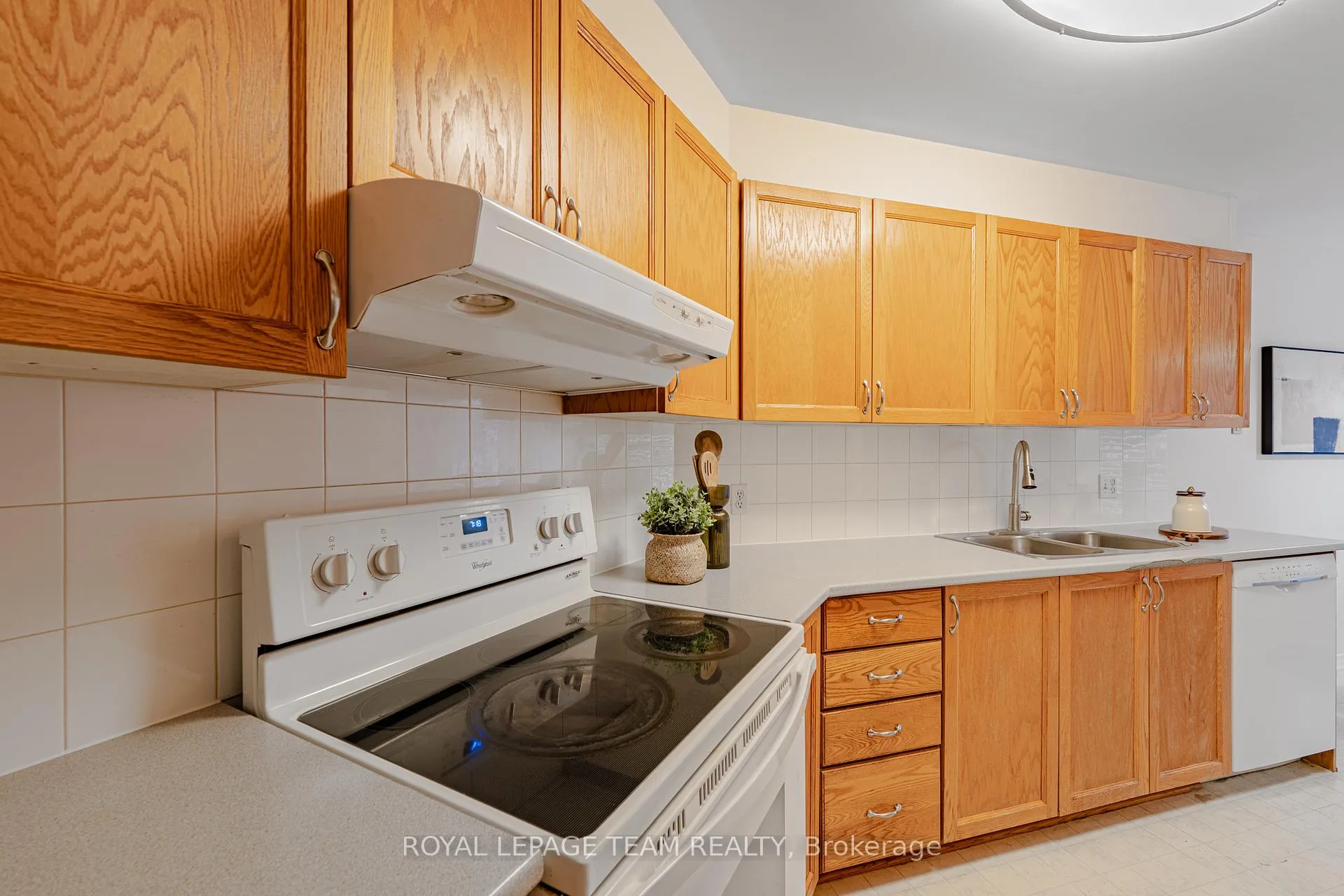 Photo 18 of 1615 Locksley Lane, Ottawa, Beaconwood — HOMEH