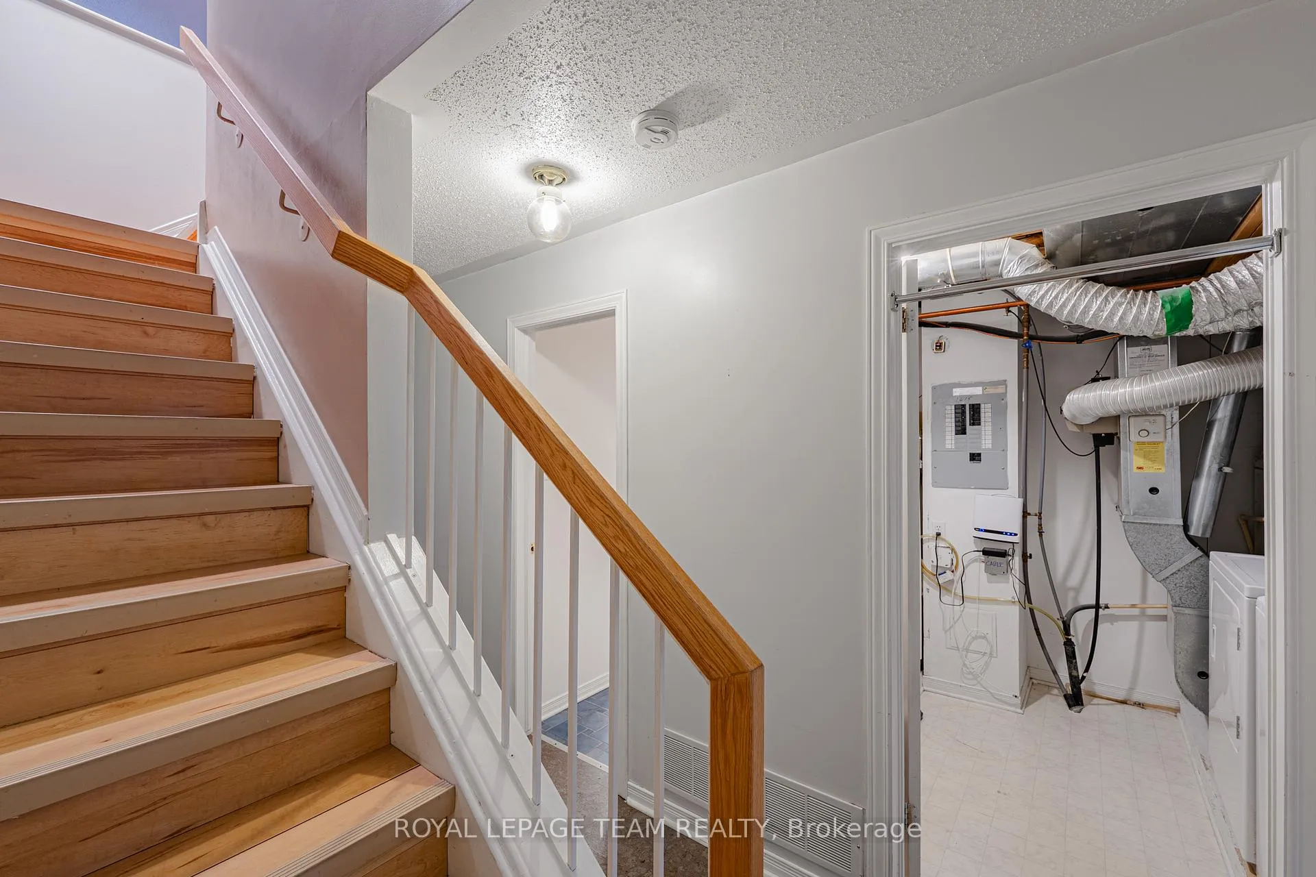 Photo 28 of 1615 Locksley Lane, Ottawa, Beaconwood — HOMEH