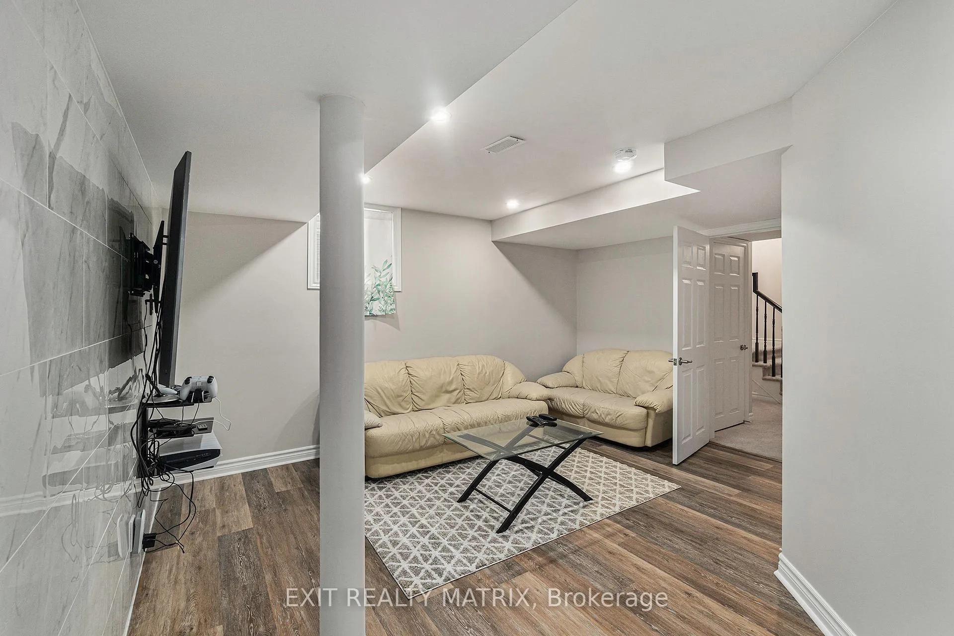 Photo 32 of 350 Sweetclover Way, Ottawa, Avalon West — HOMEH