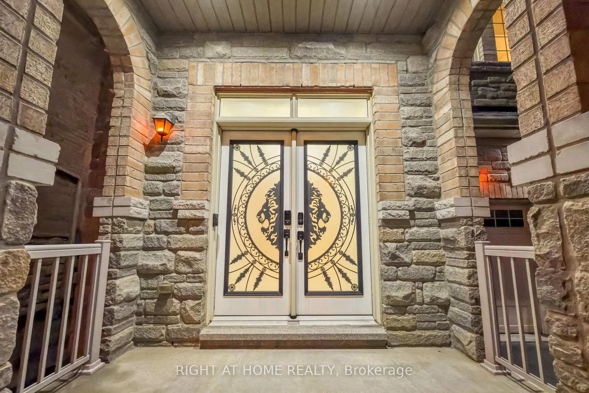 Photo 4 of 496 Mactier Drive, Vaughan, Kleinburg — HOMEH