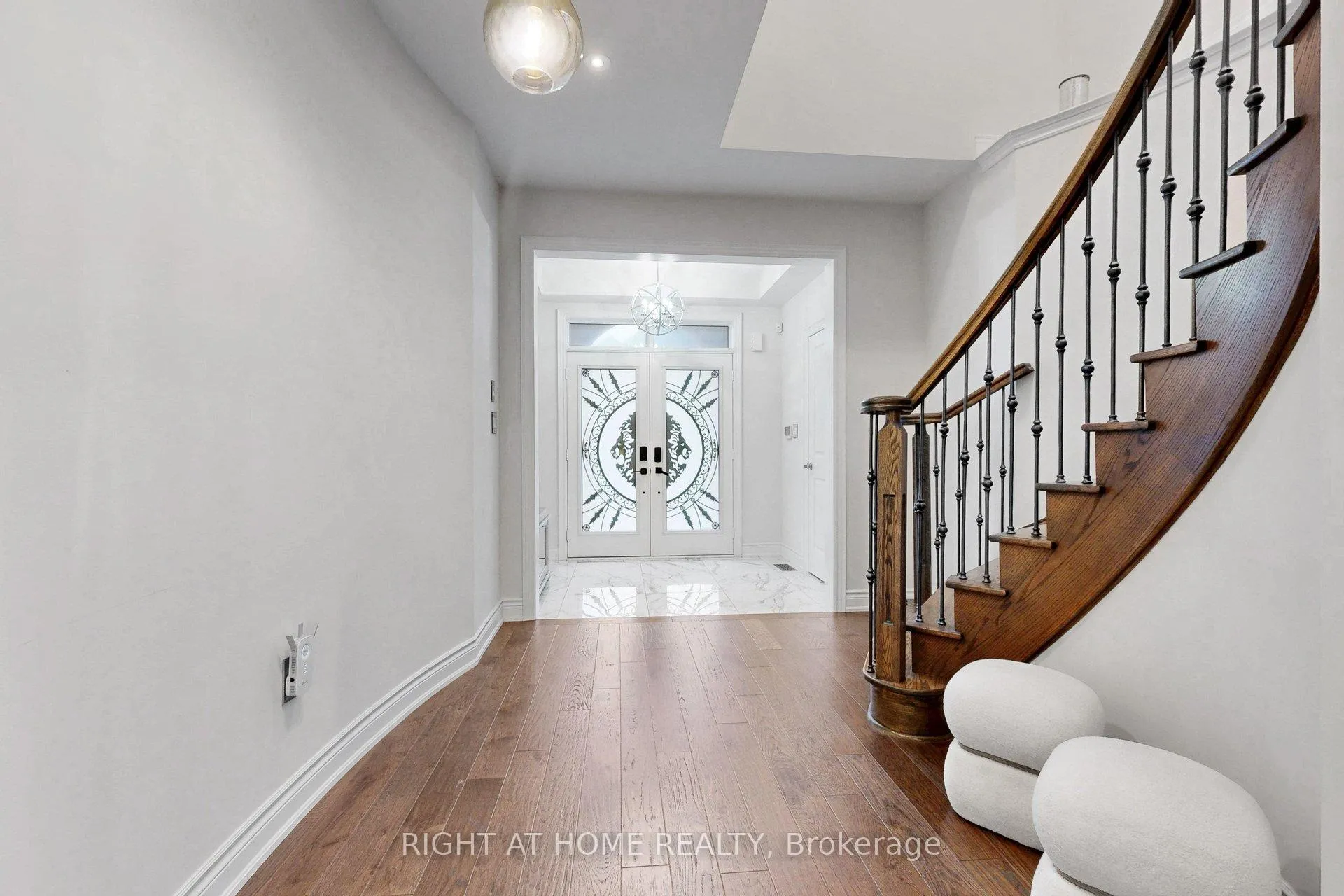 Photo 5 of 496 Mactier Drive, Vaughan, Kleinburg — HOMEH