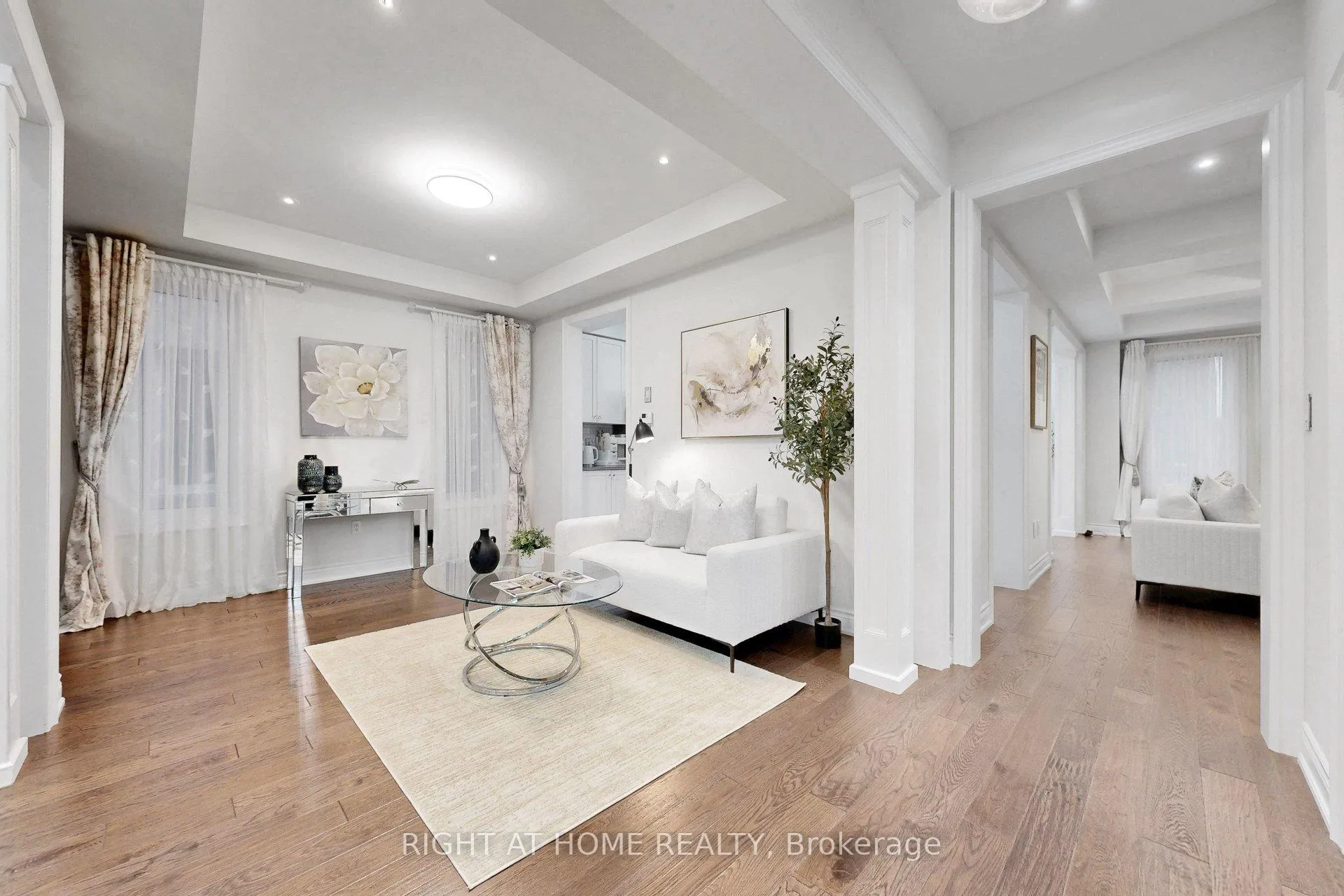 Photo 7 of 496 Mactier Drive, Vaughan, Kleinburg — HOMEH