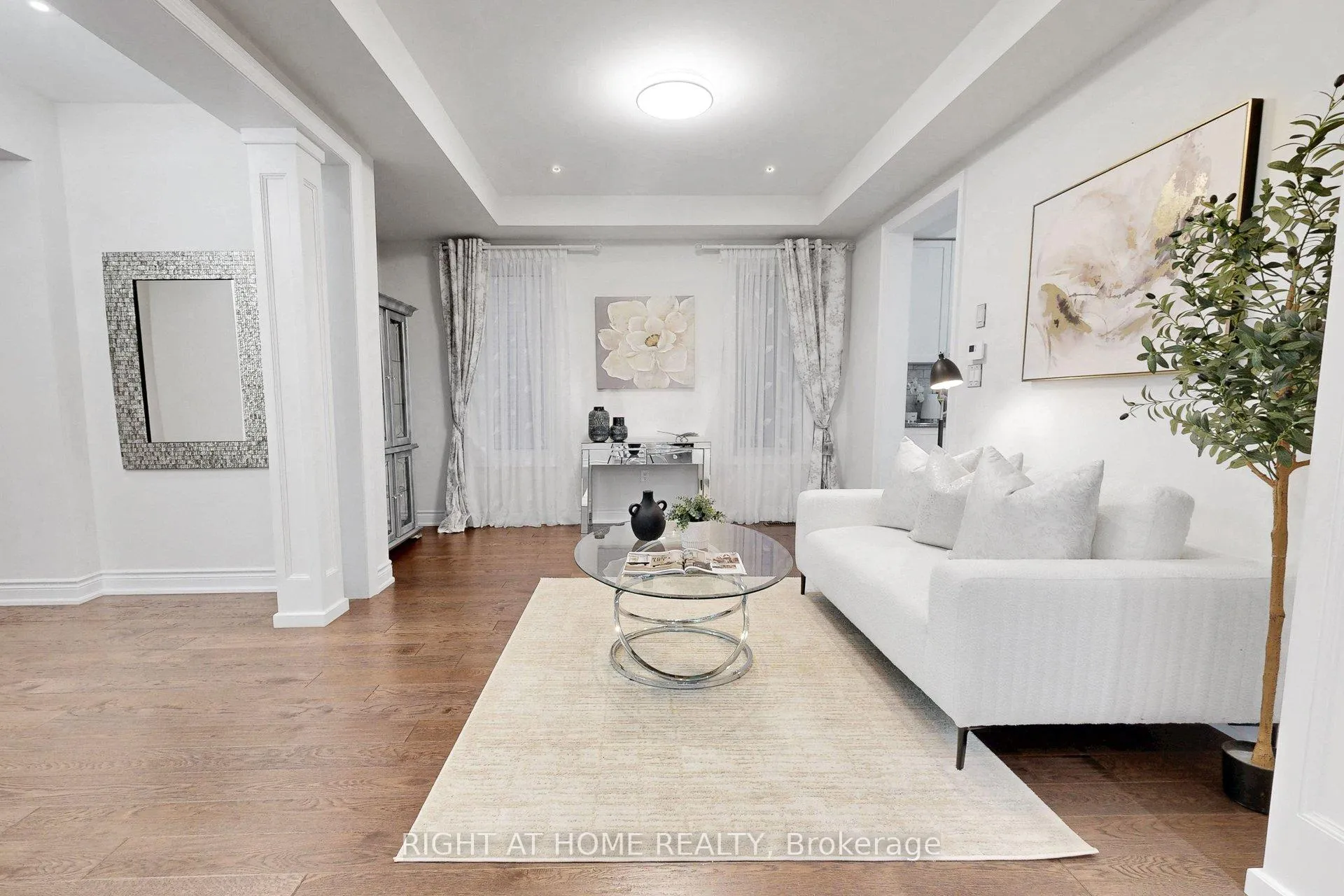 Photo 8 of 496 Mactier Drive, Vaughan, Kleinburg — HOMEH