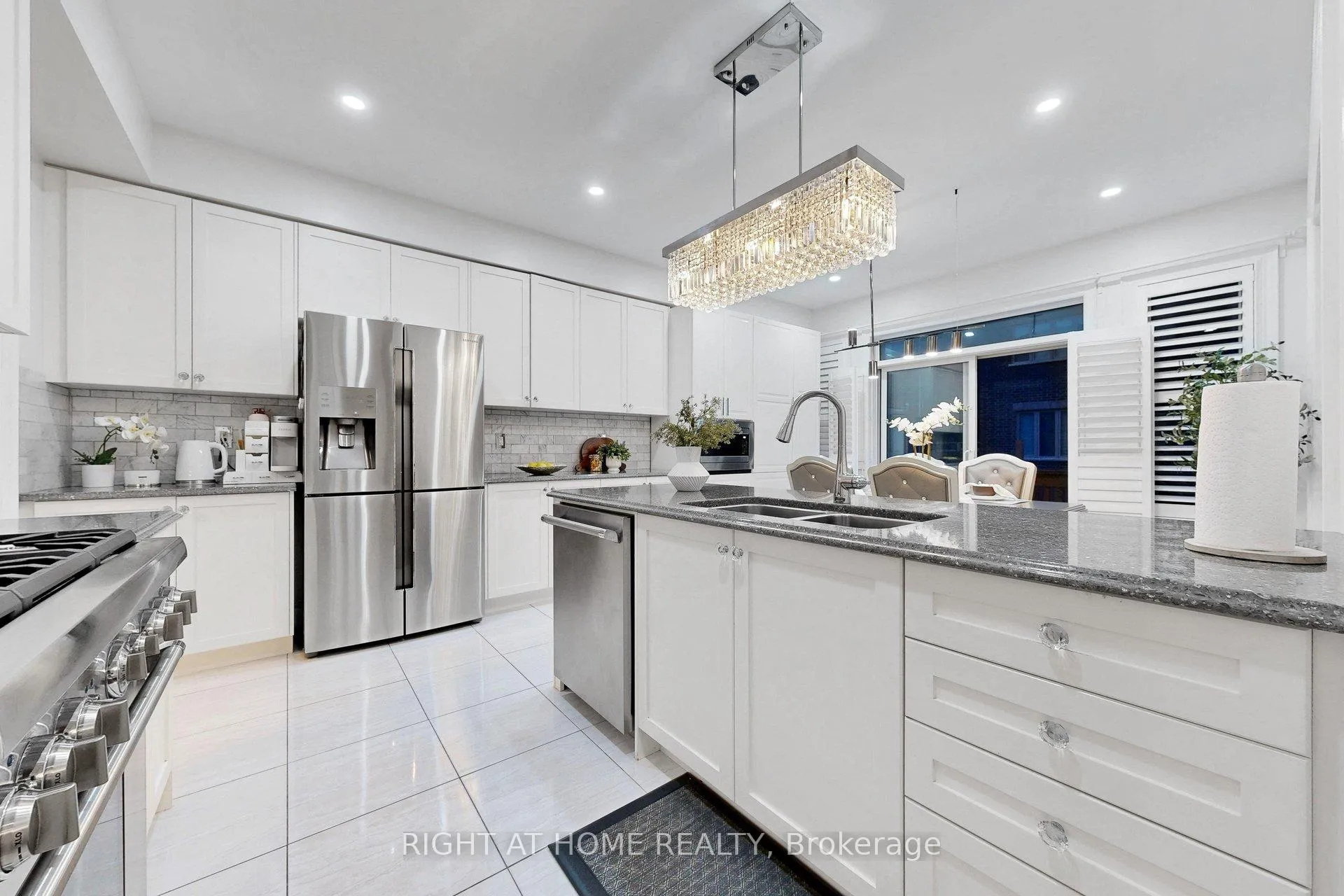 Photo 10 of 496 Mactier Drive, Vaughan, Kleinburg — HOMEH