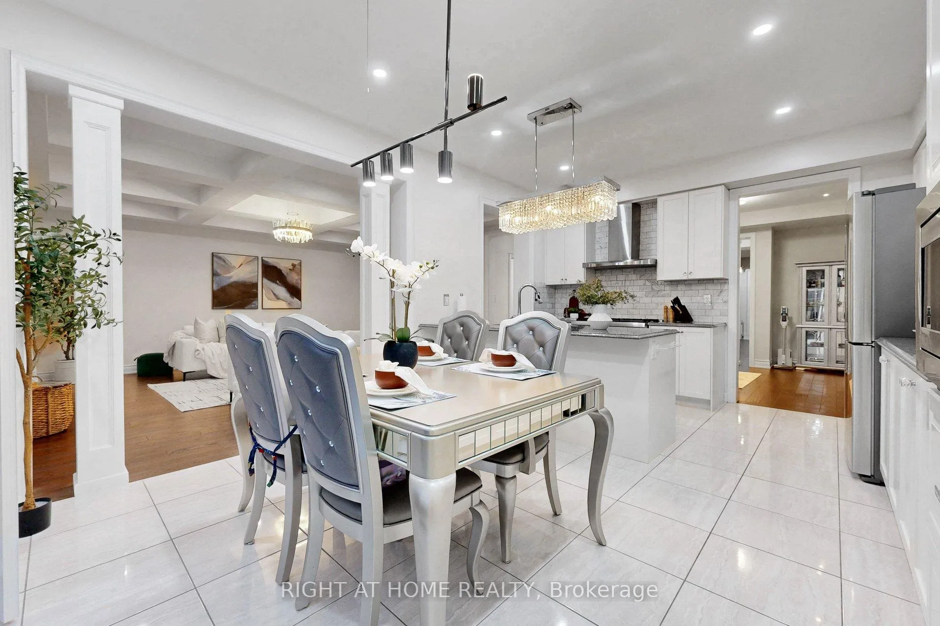 Photo 13 of 496 Mactier Drive, Vaughan, Kleinburg — HOMEH