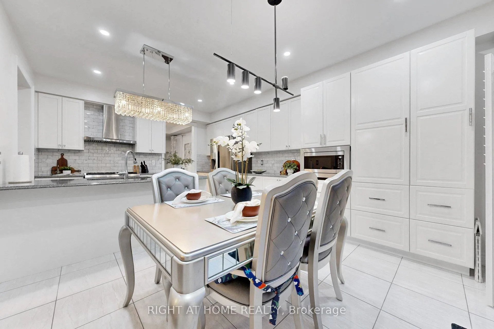 Photo 14 of 496 Mactier Drive, Vaughan, Kleinburg — HOMEH